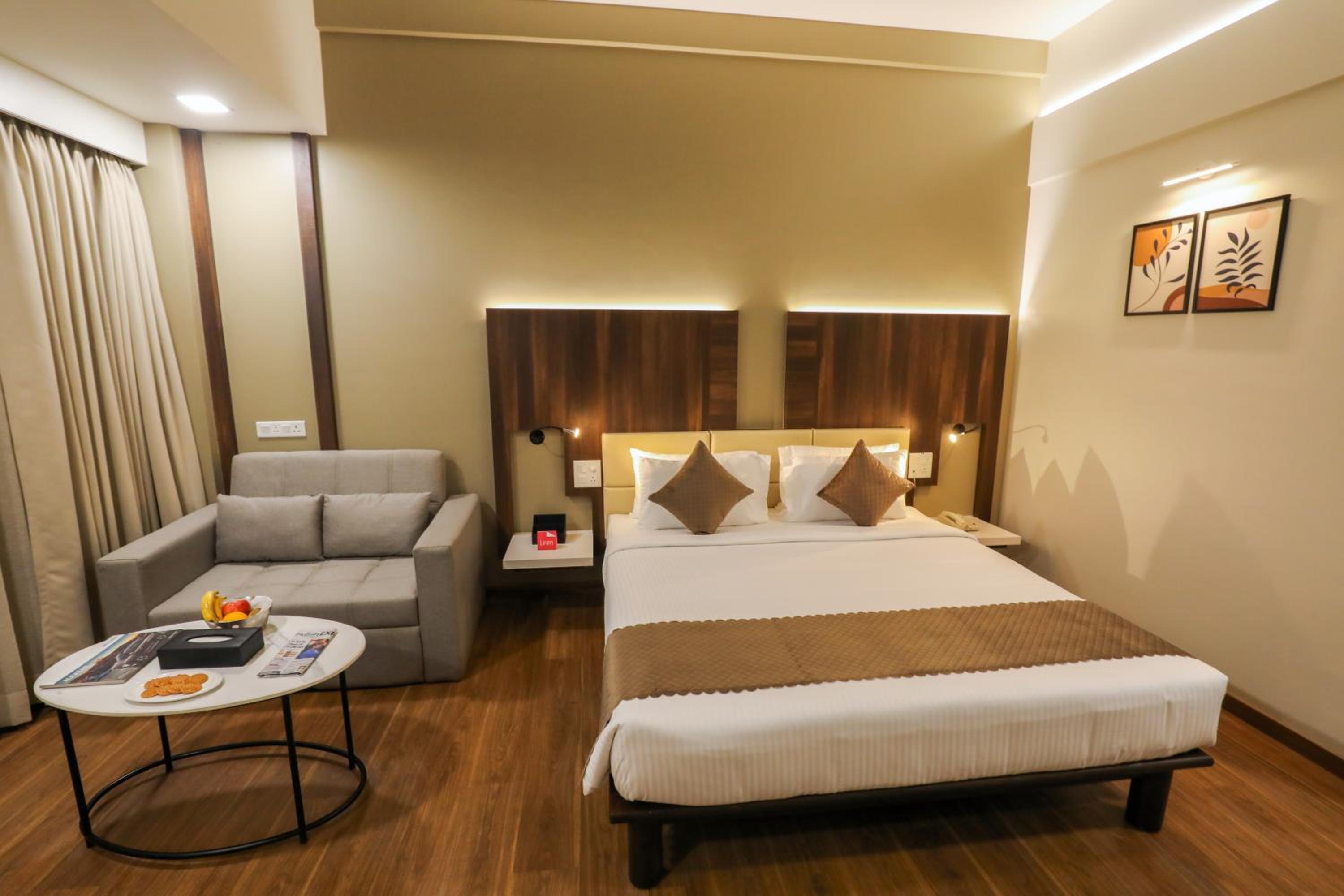 Deluxe King Room - Photo 4