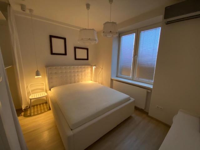 One-Bedroom Apartment - Photo 1