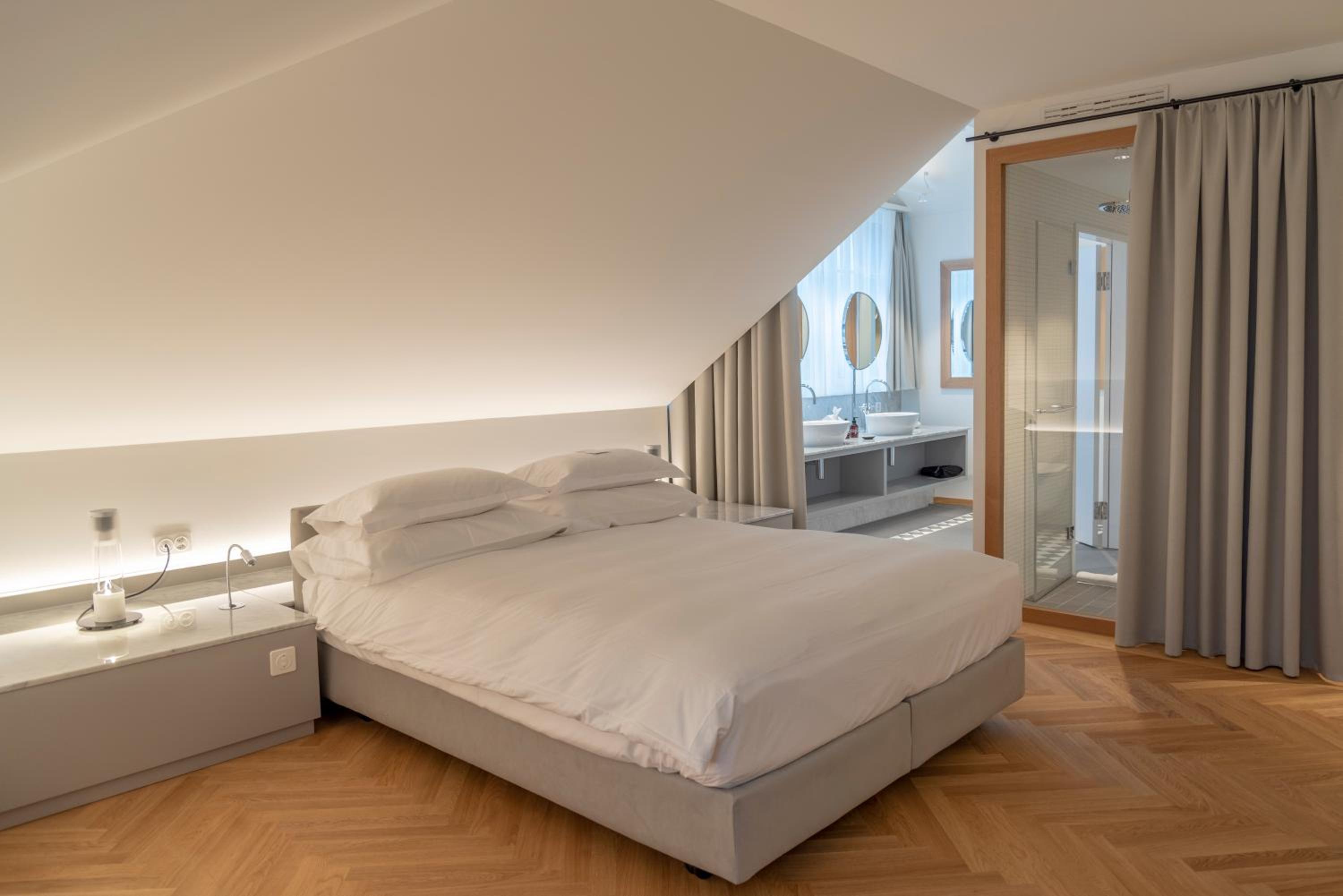 Loft - Photo 1