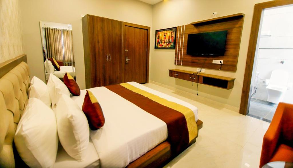 Deluxe Room - Photo 1