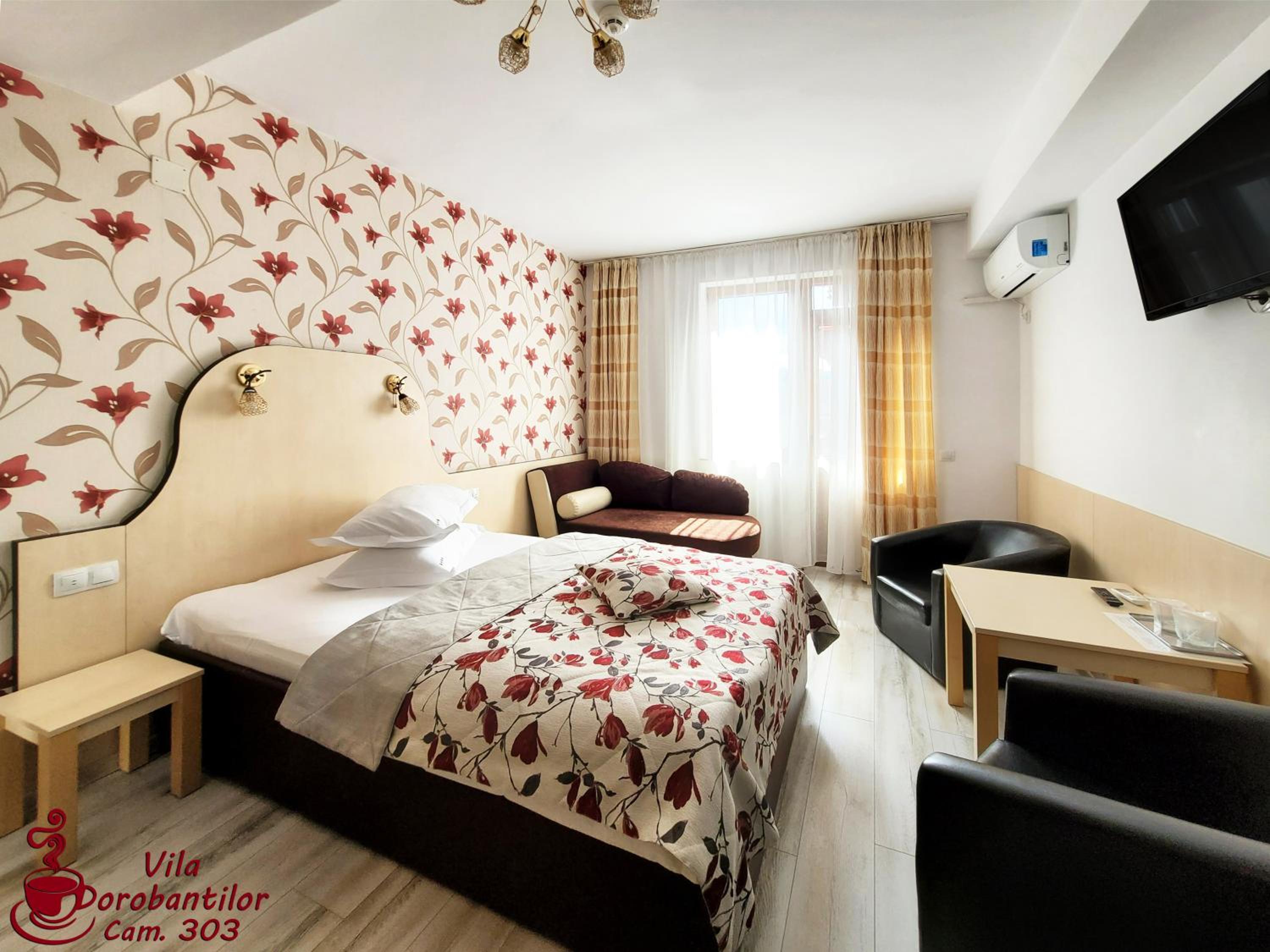 Double Room with Balcony - Photo 1