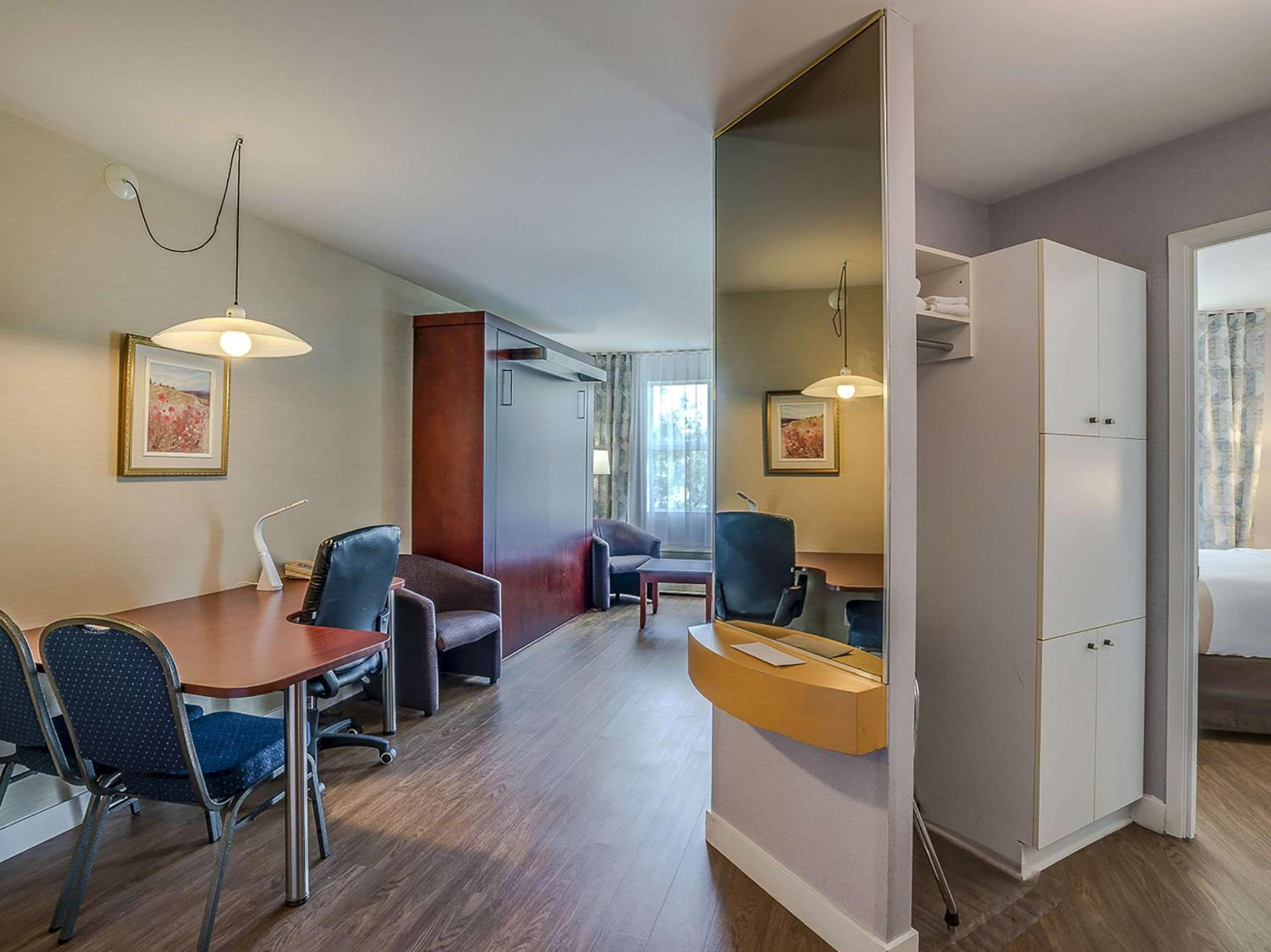 Queen Suite with Two Queen Beds - Non-Smoking - First Floor - Photo 1