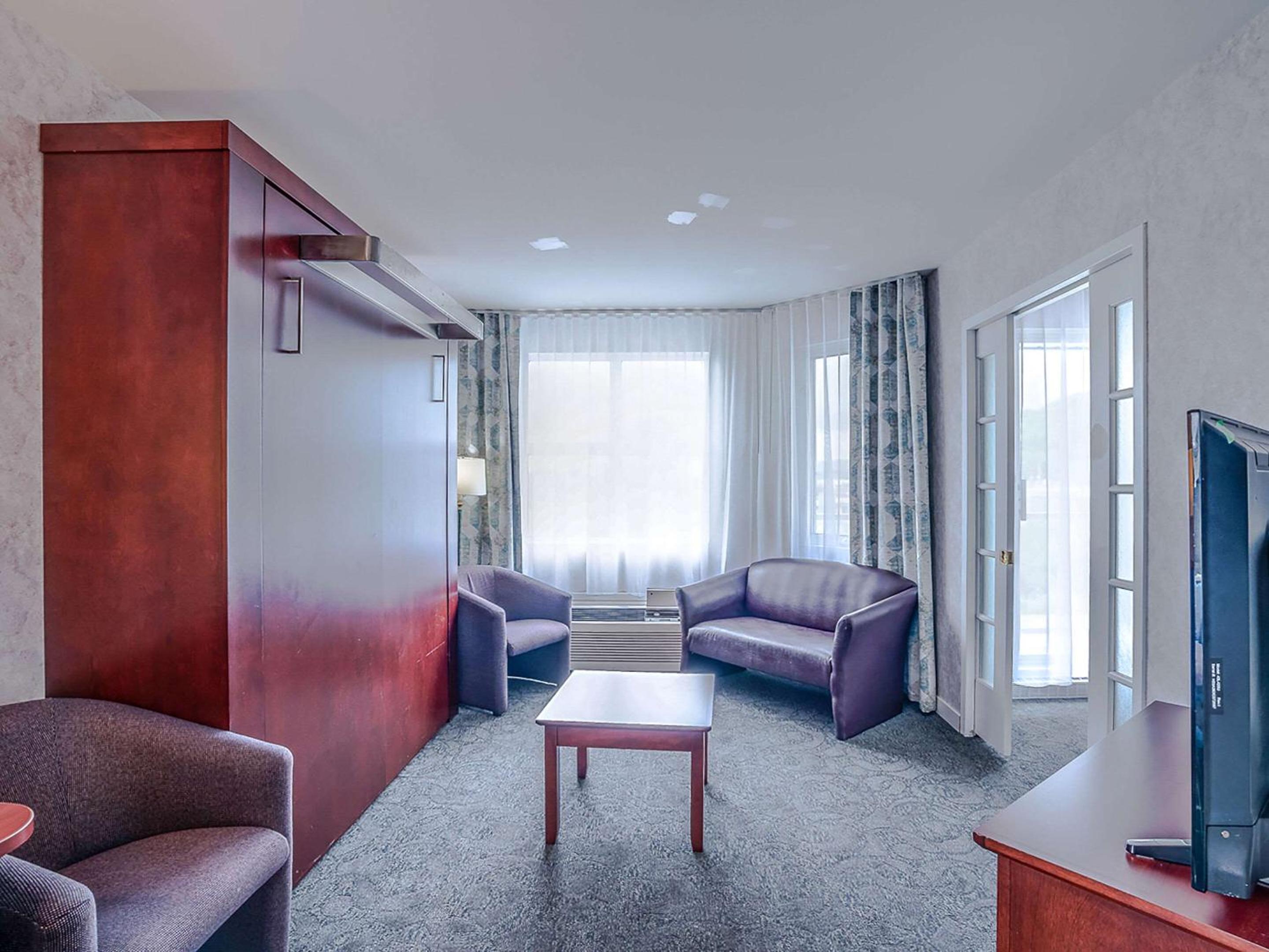 Queen Suite with Two Queen Beds - Non-Smoking - First Floor - Photo 19