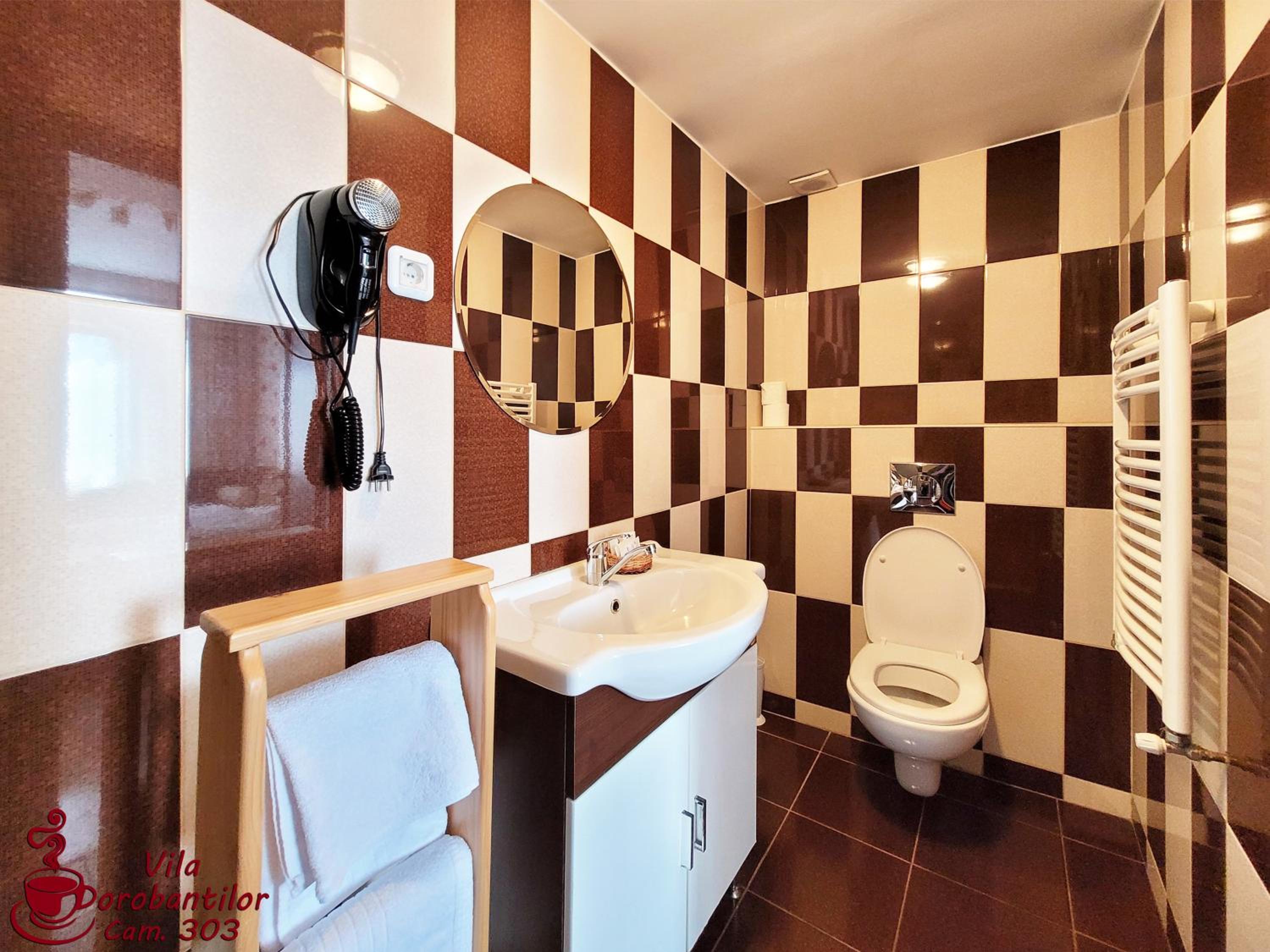 Double Room with Balcony - Photo 4