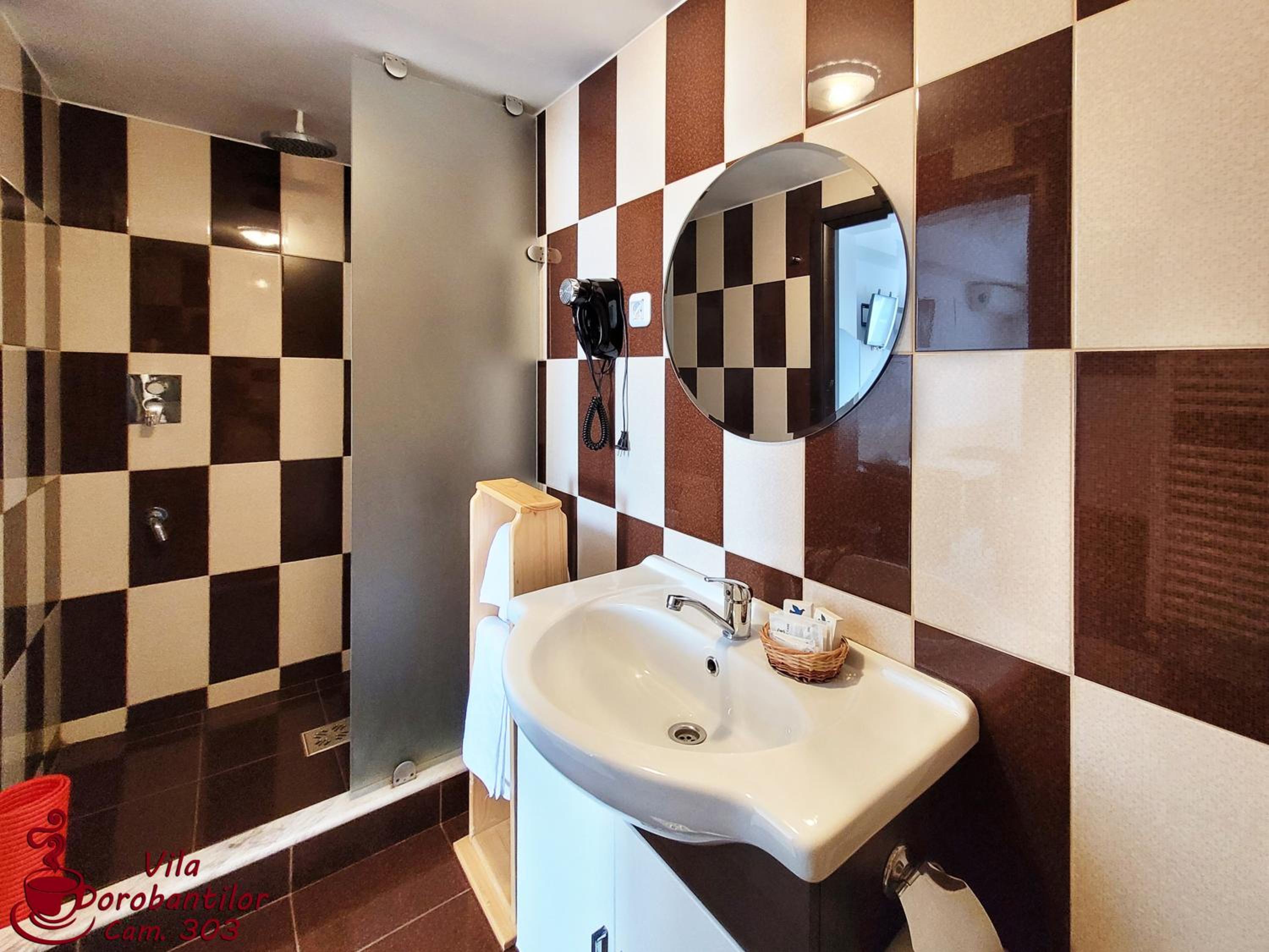 Double Room with Balcony - Photo 3