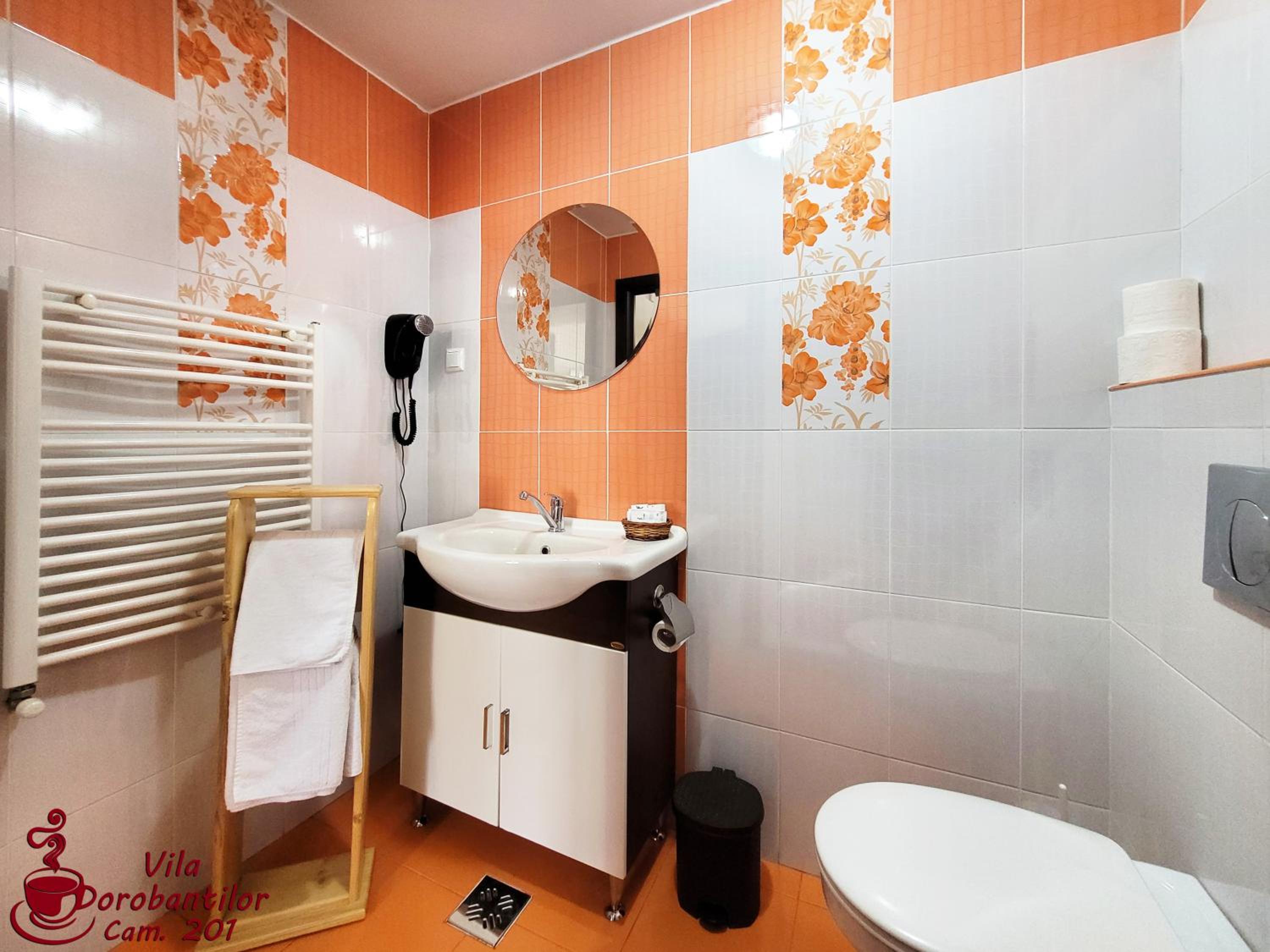 Double Room with Balcony - Photo 8