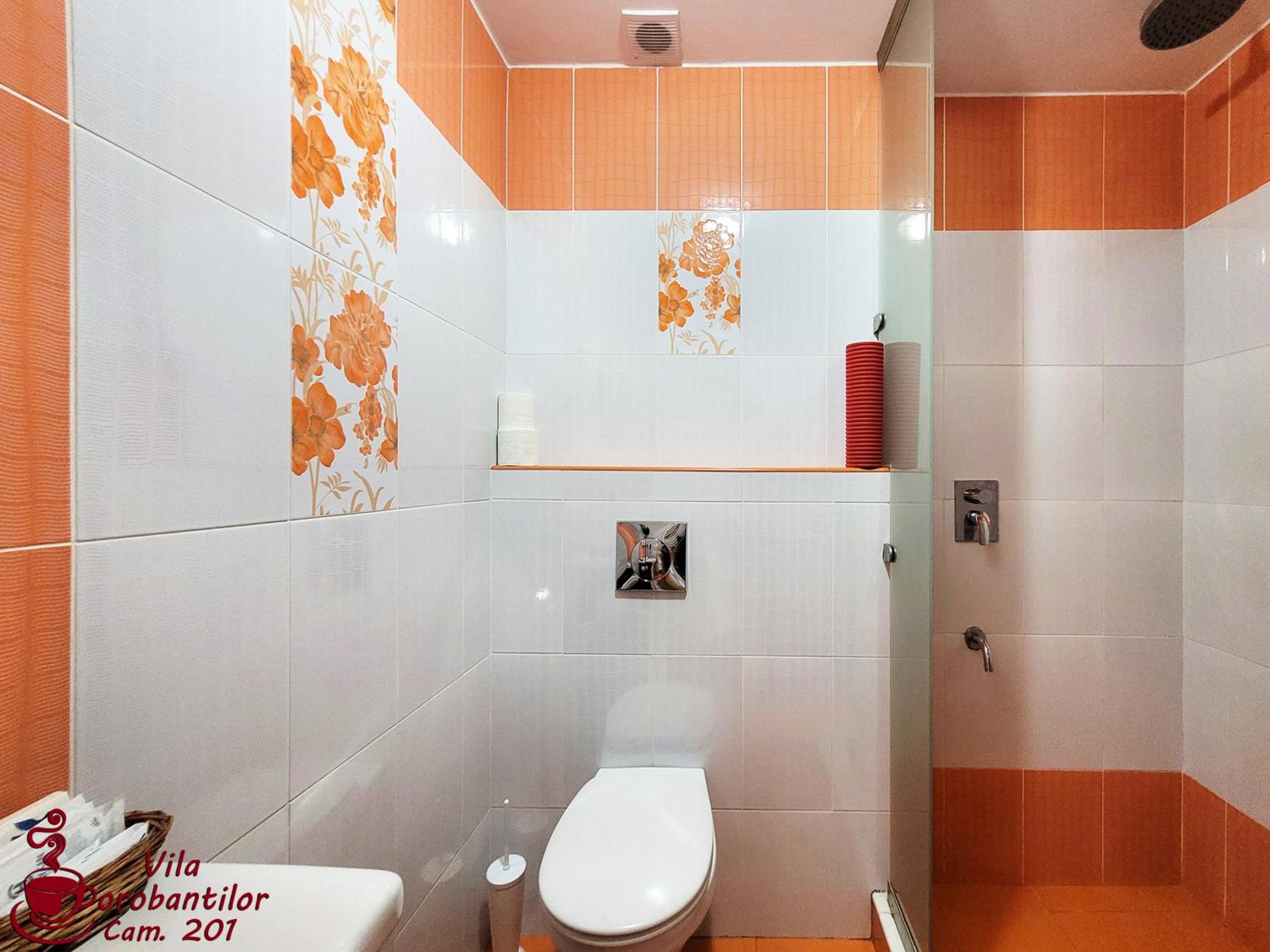 Double Room with Balcony - Photo 9
