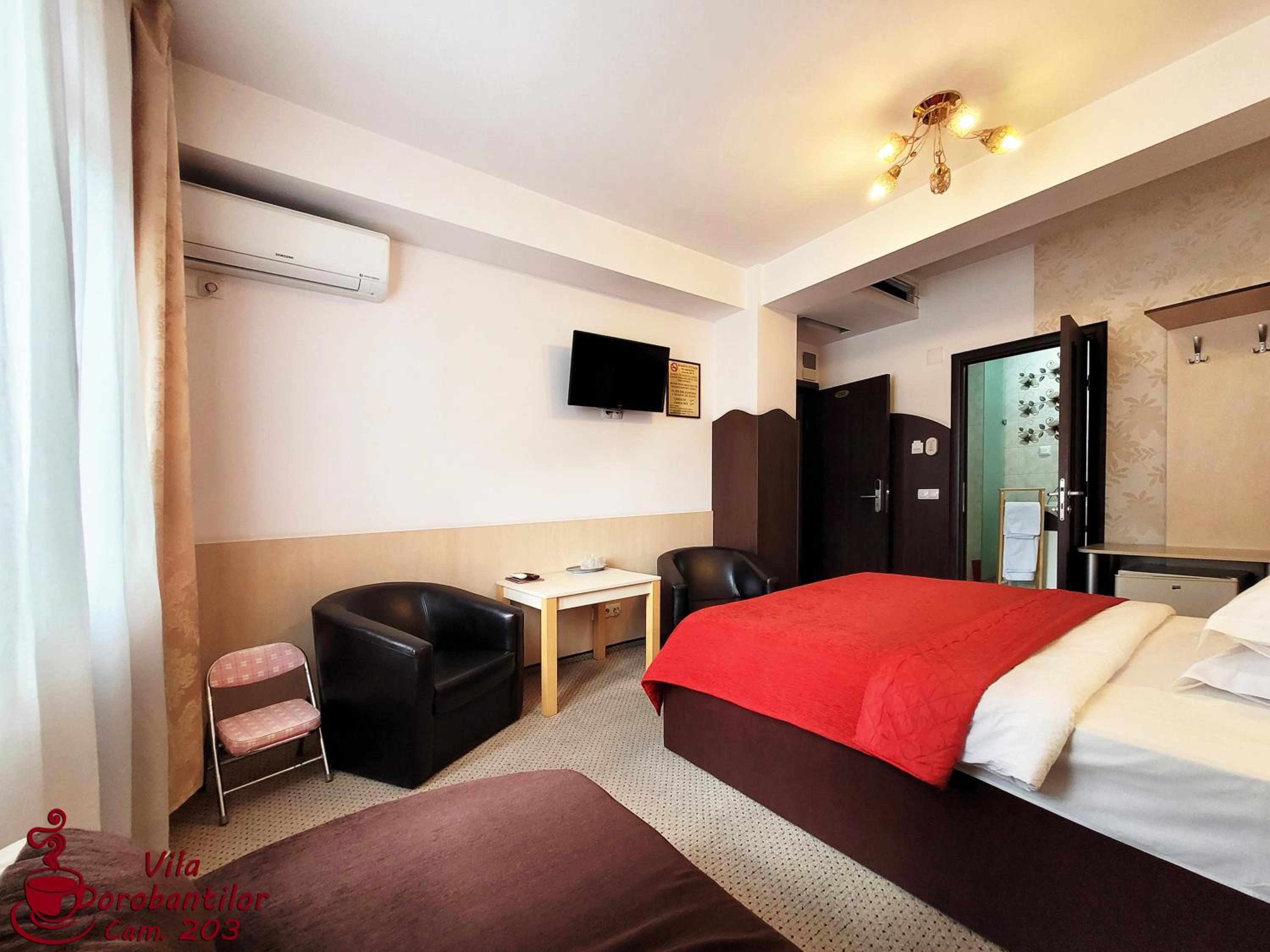 Double Room with Balcony - Photo 11