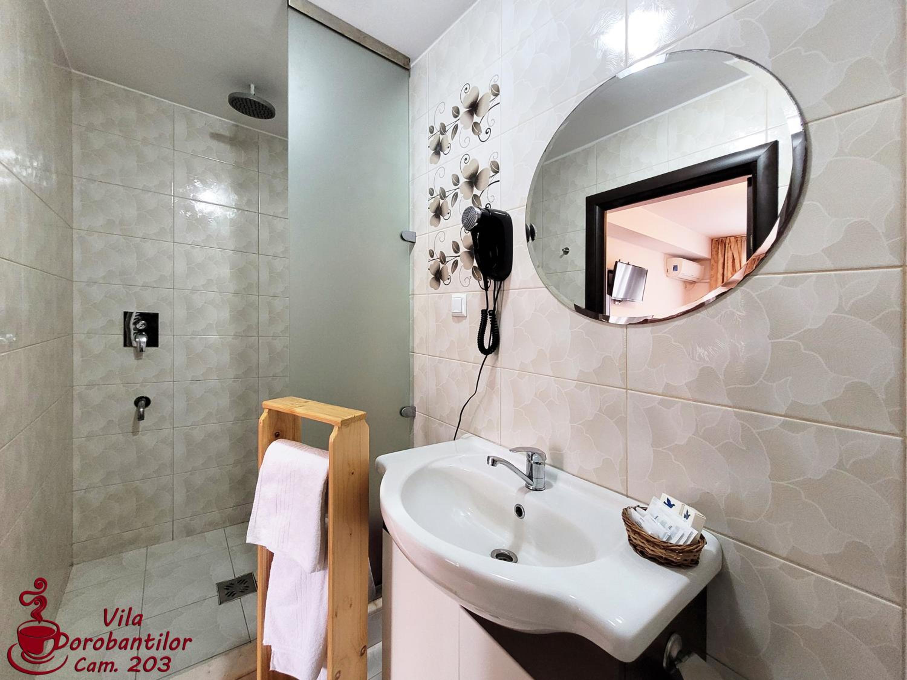 Double Room with Balcony - Photo 12