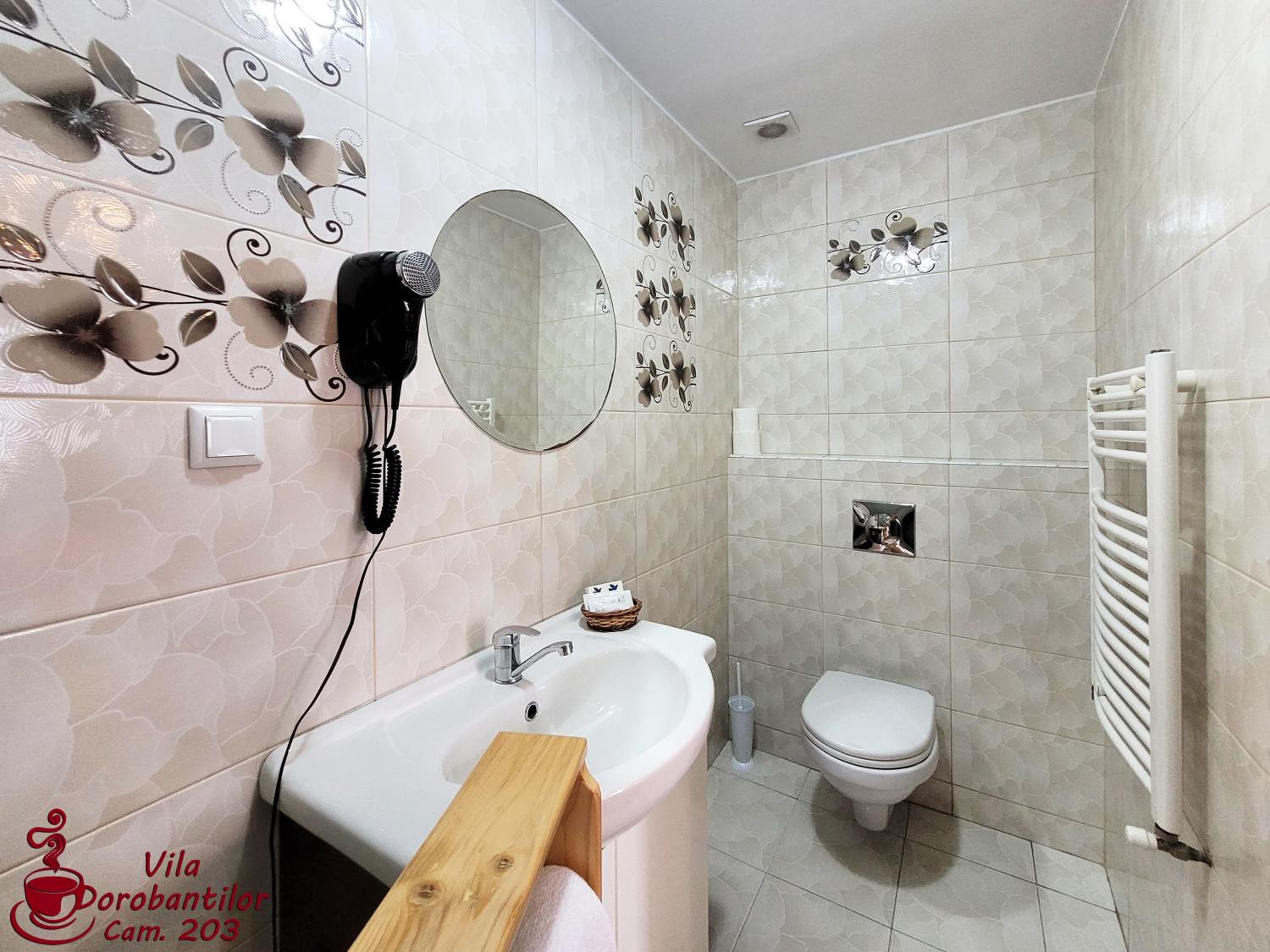 Double Room with Balcony - Photo 13