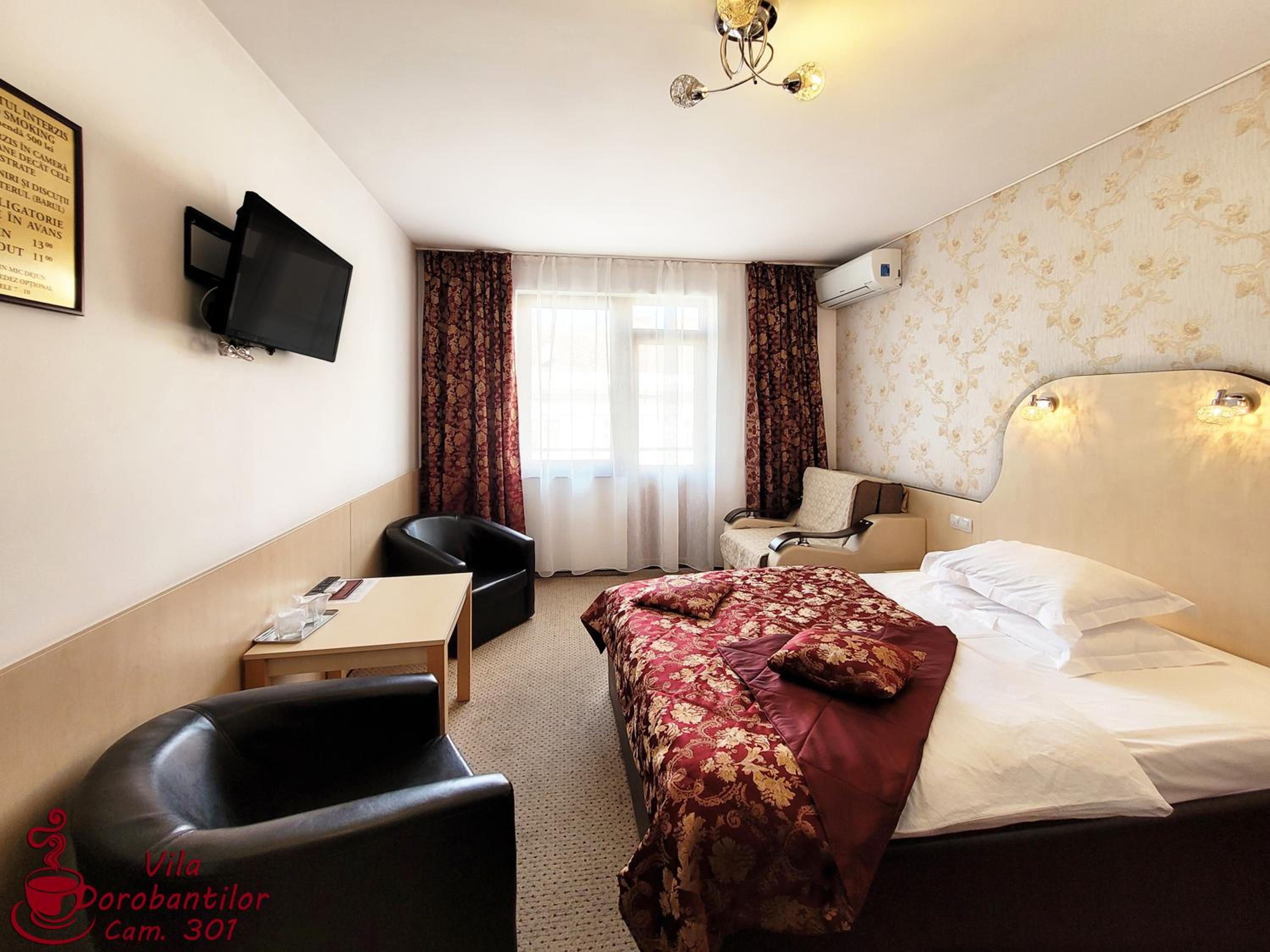 Double Room with Balcony - Photo 14