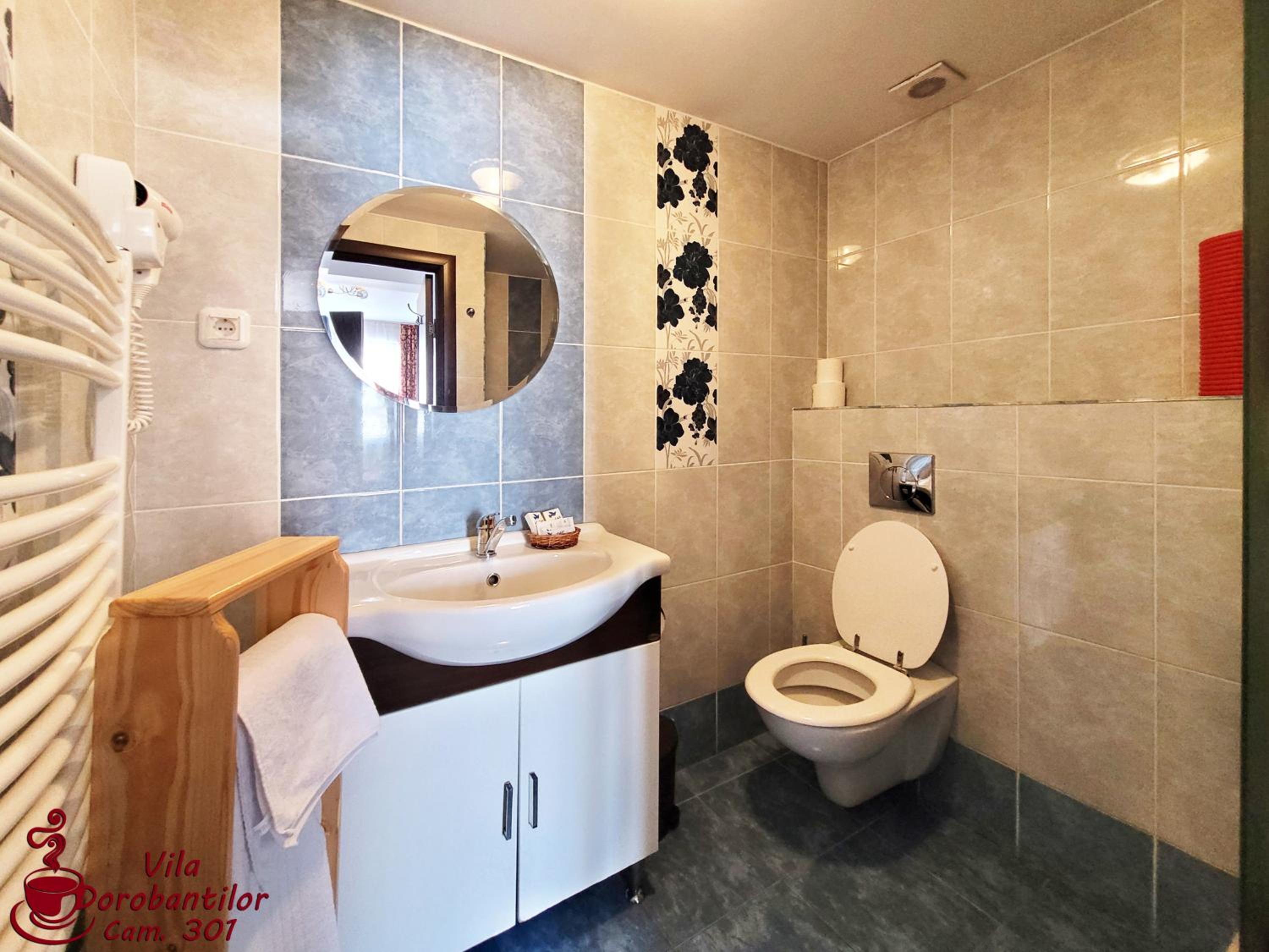 Double Room with Balcony - Photo 16