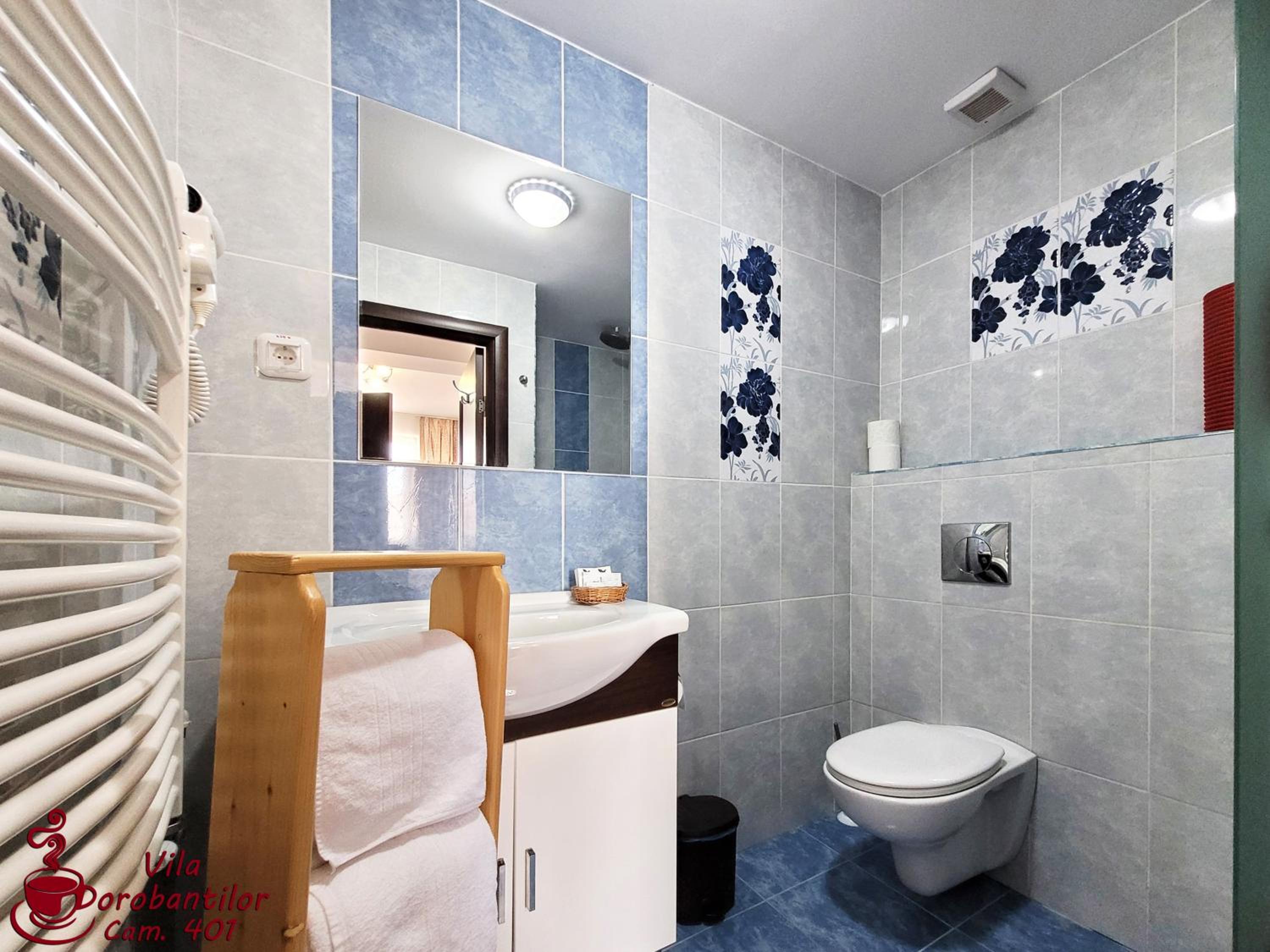 Double Room with Balcony - Photo 21