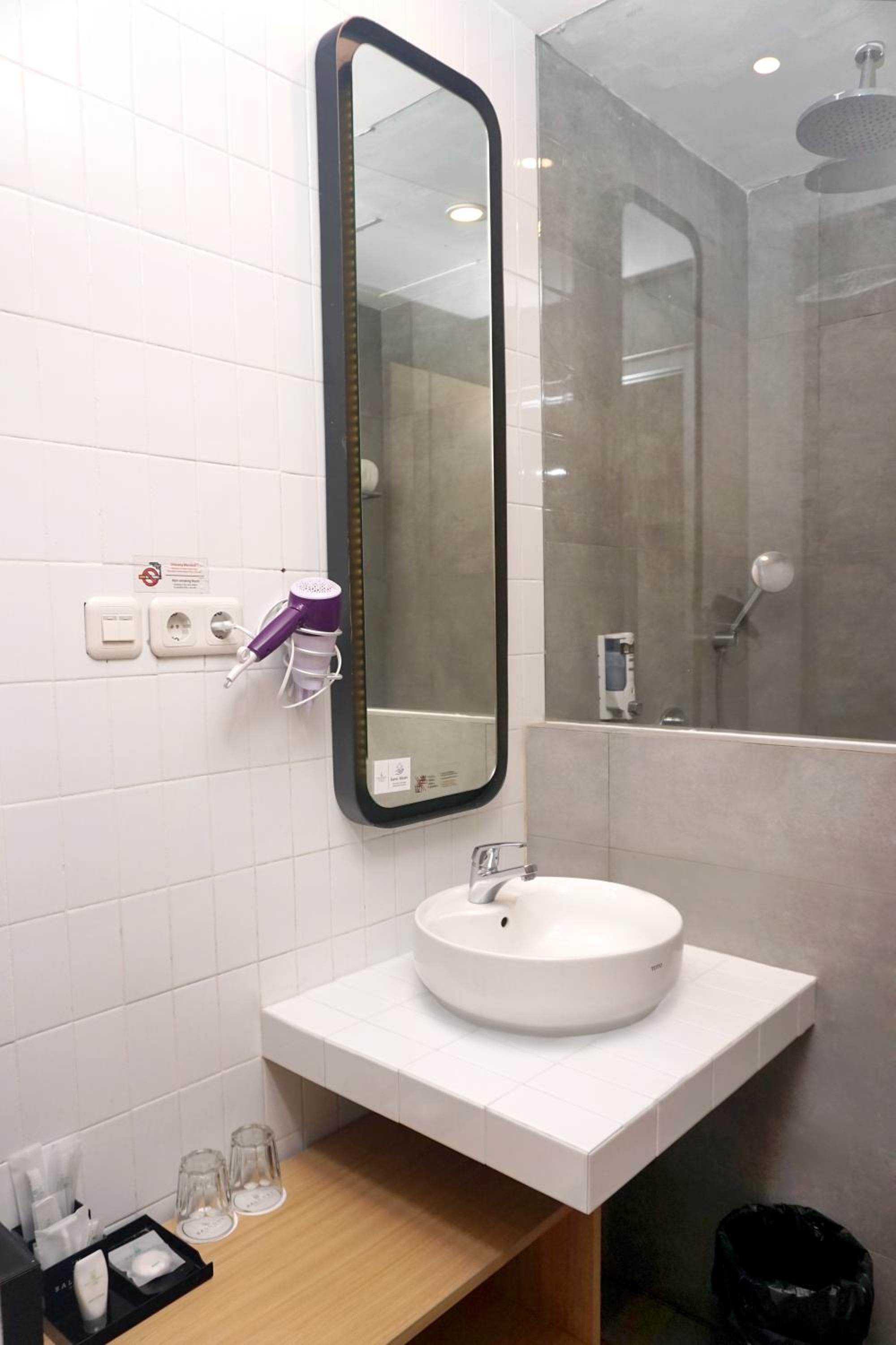 Deluxe Double Room - Photo 9