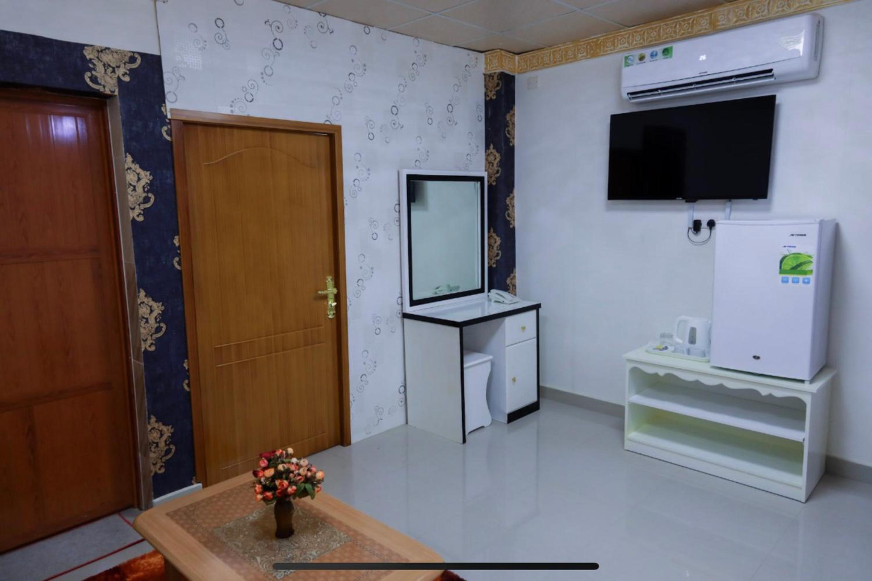 Executive Suite - Photo 3