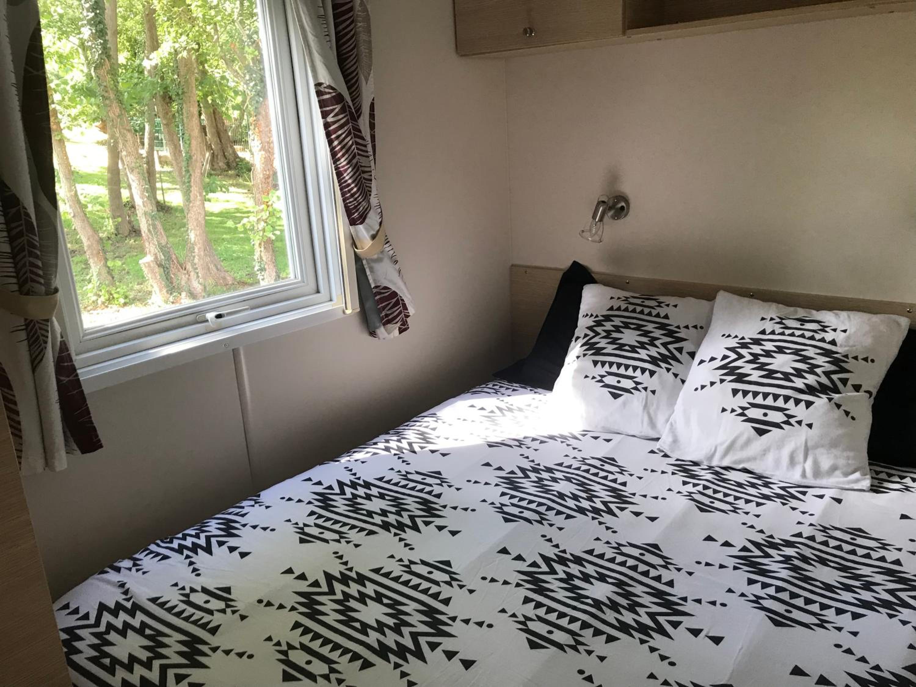 Mobile Home - Photo 10