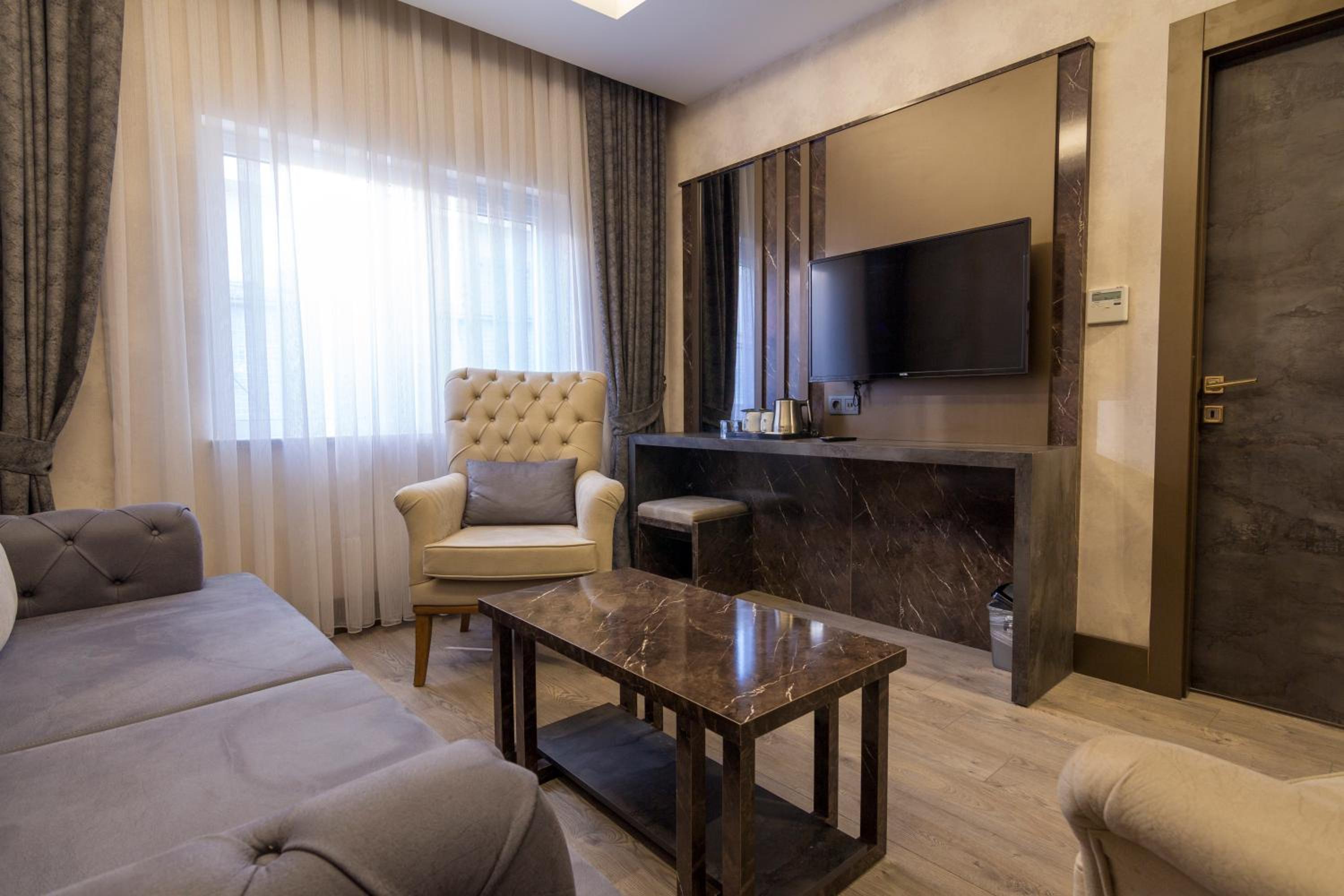 Junior Suite with Garden View
