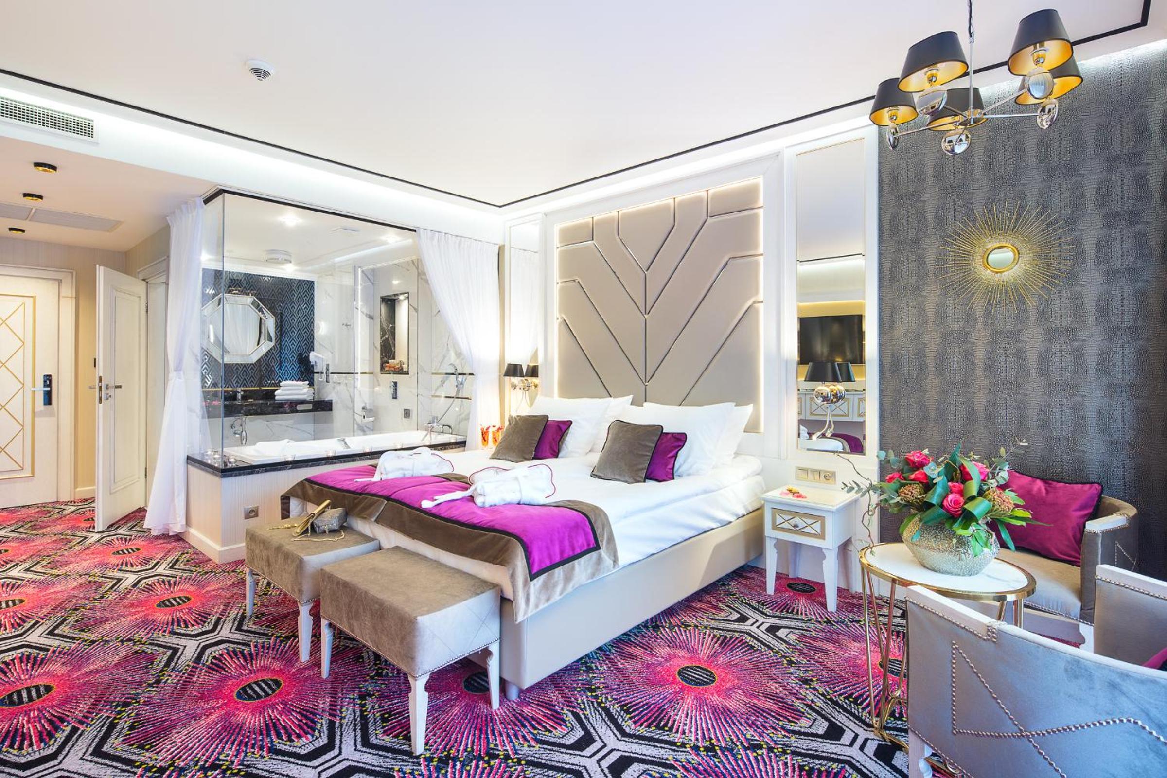 Deluxe Double Room with Bath (Building B) - Photo 2