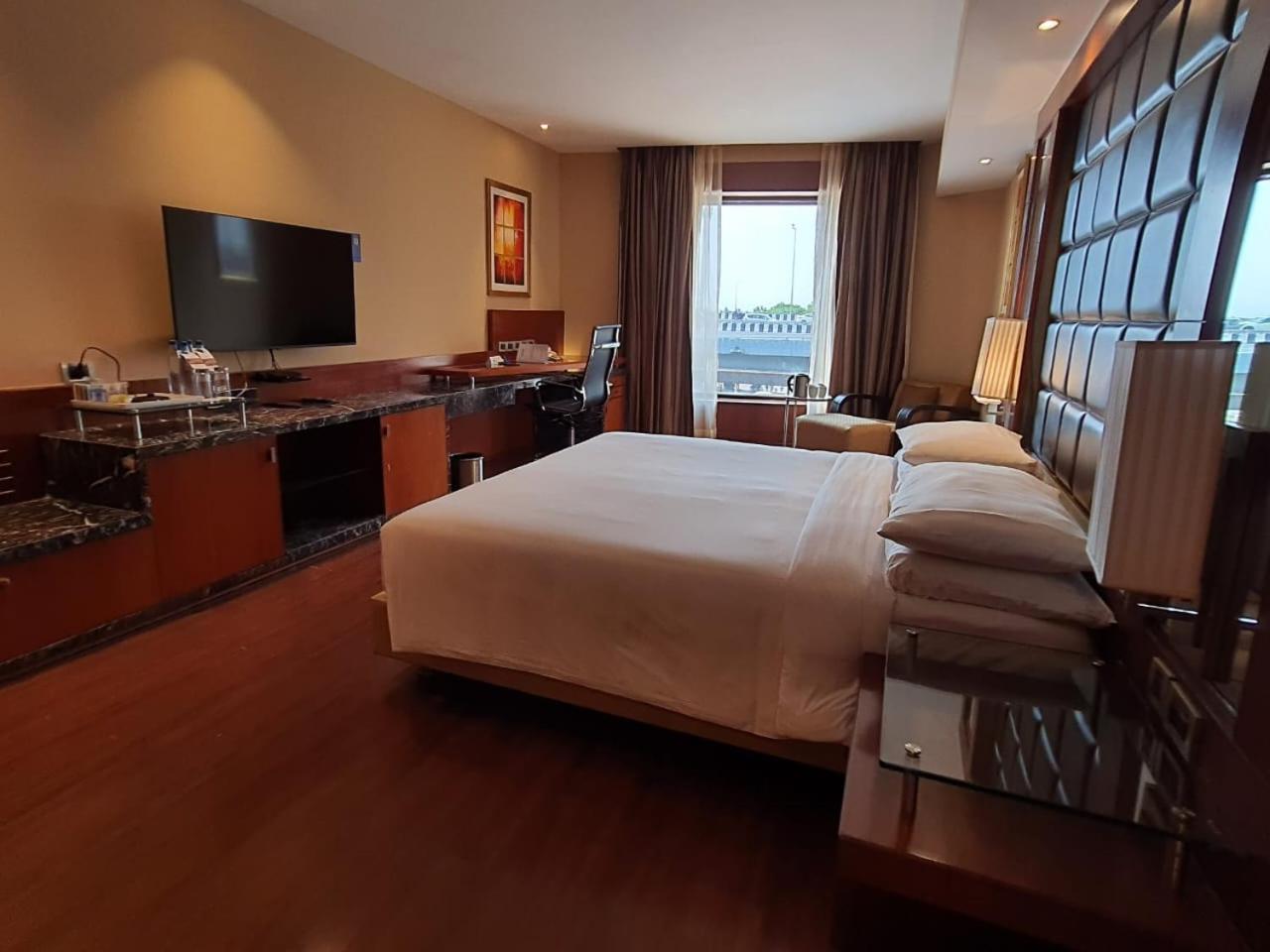 Superior Room with Happy Hours 01:00 PM to 06:00 PM 1+1 ,Free Pick up and drop to Worldmark Aerocity (subject to car availability) Superior Room with Happy Hours 01:00 PM to 06:00 PM 1+1 ,Free Pick up and drop to Worldmark Aerocity (subject to car availability)