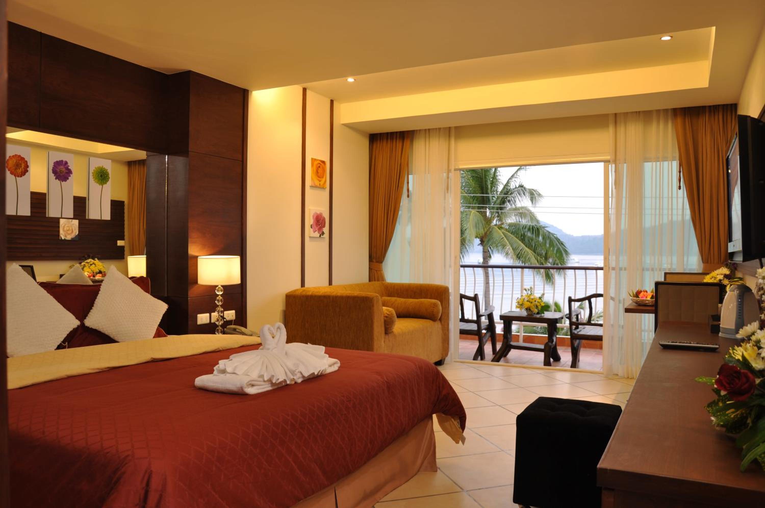Deluxe Double or Twin Room - Photo 9