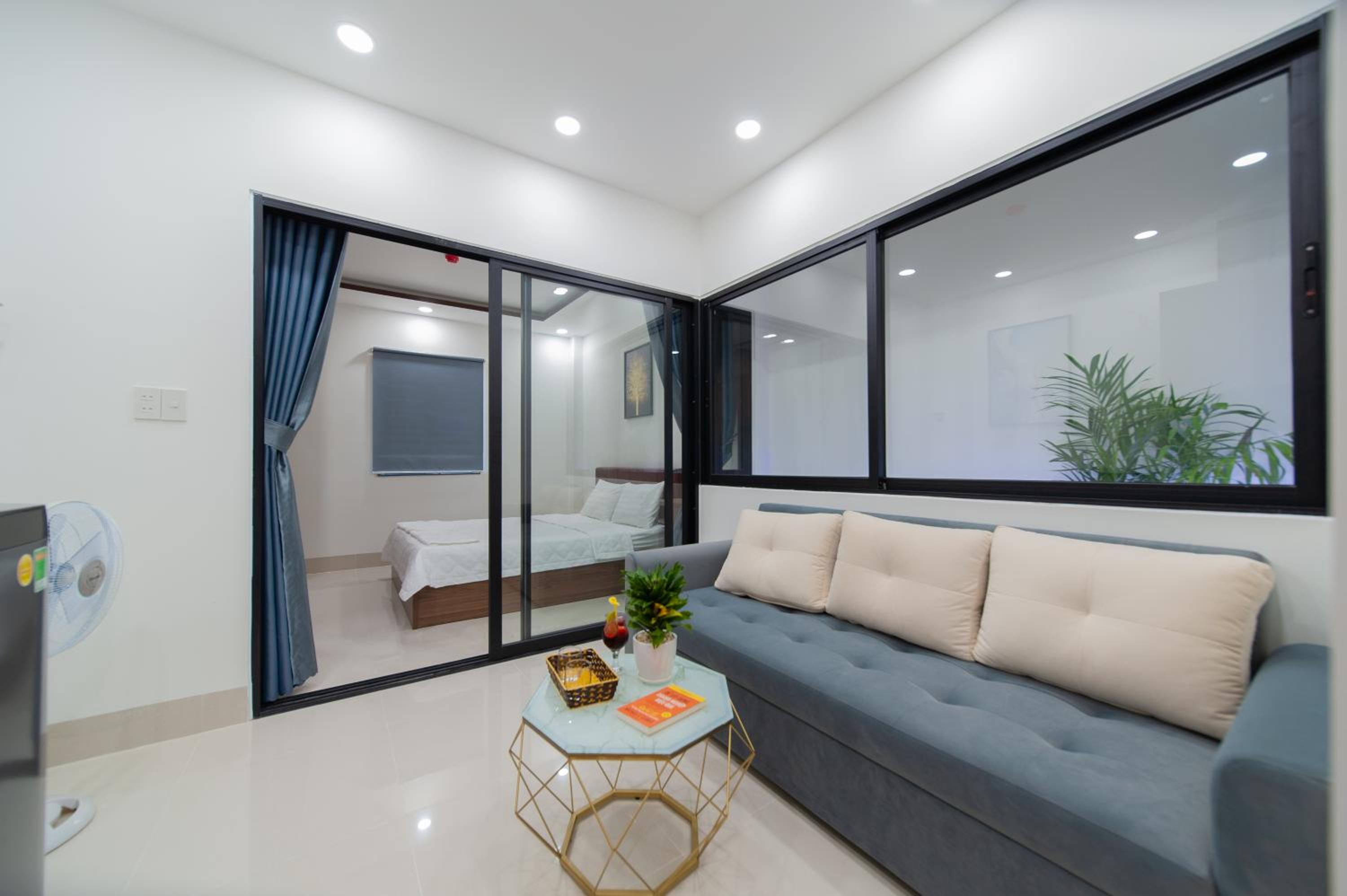 One-Bedroom Apartment - Photo 2