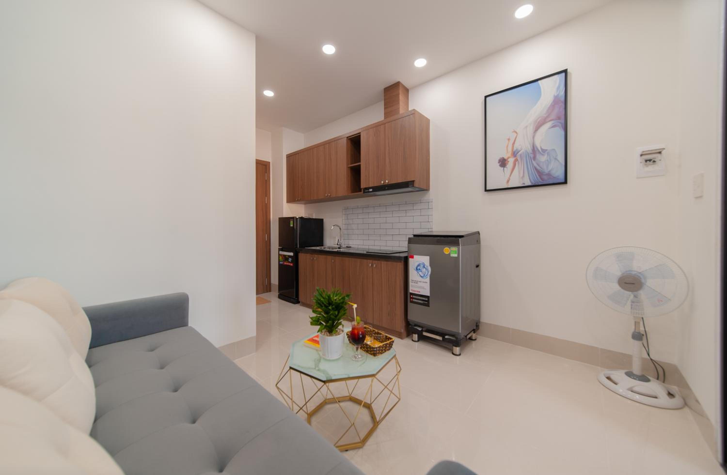 One-Bedroom Apartment - Photo 3