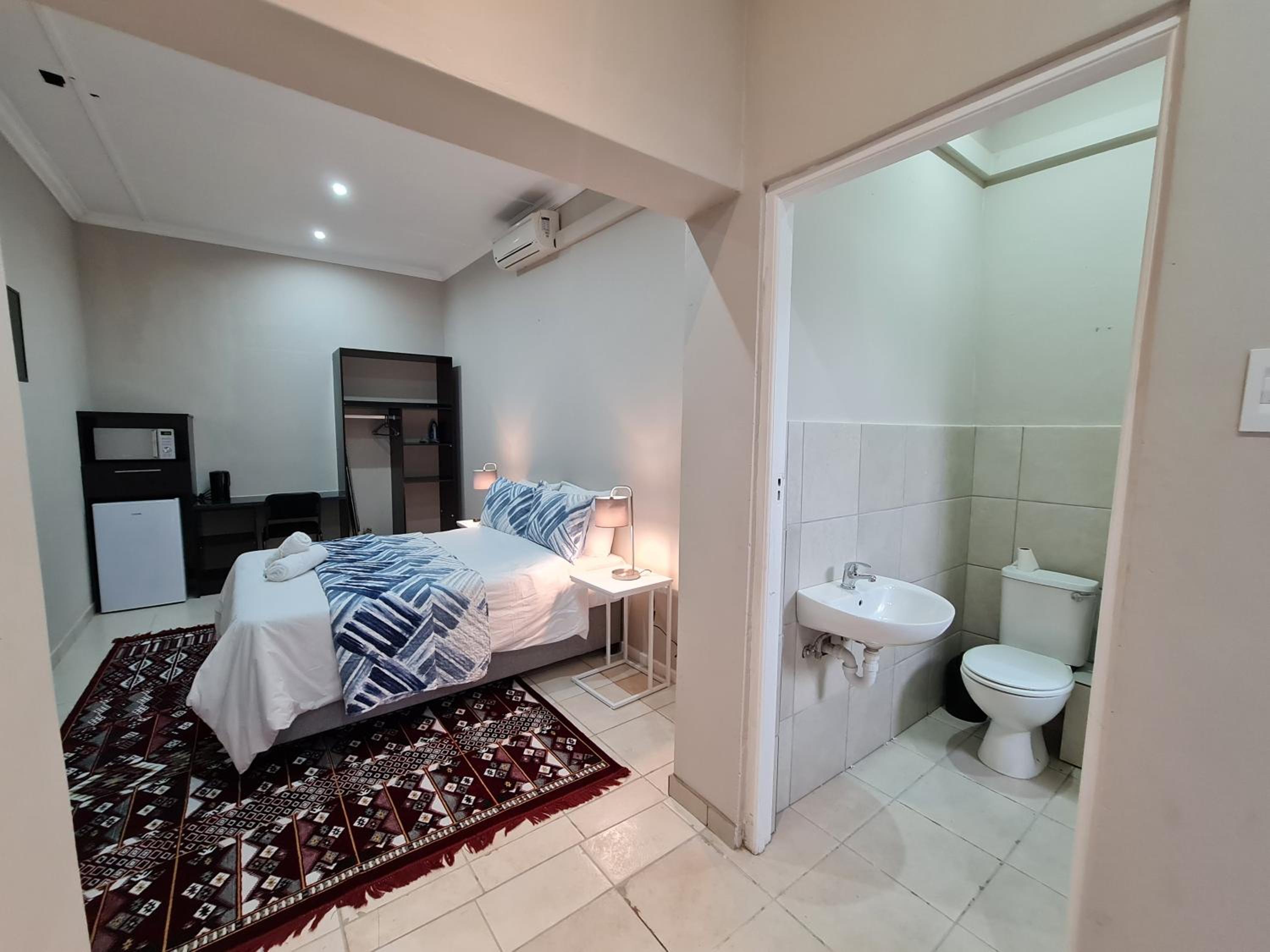 Deluxe Double or Twin Room photo 3