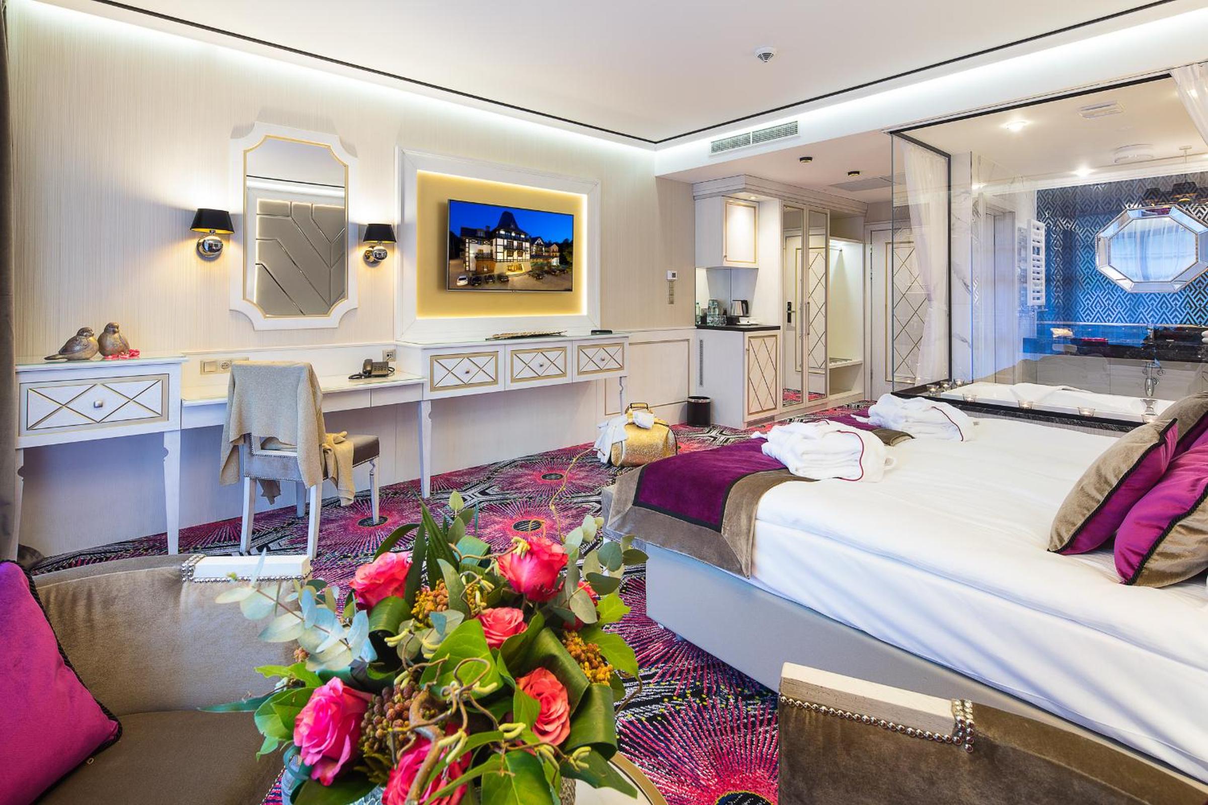 Deluxe Double Room with Bath (Building B) - Photo 3
