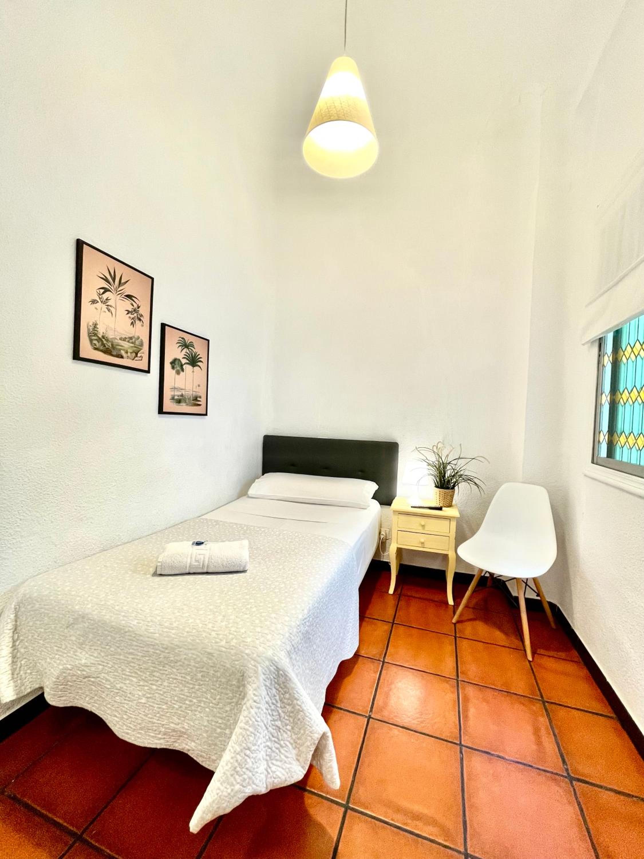 Habitación individual con baño compartido