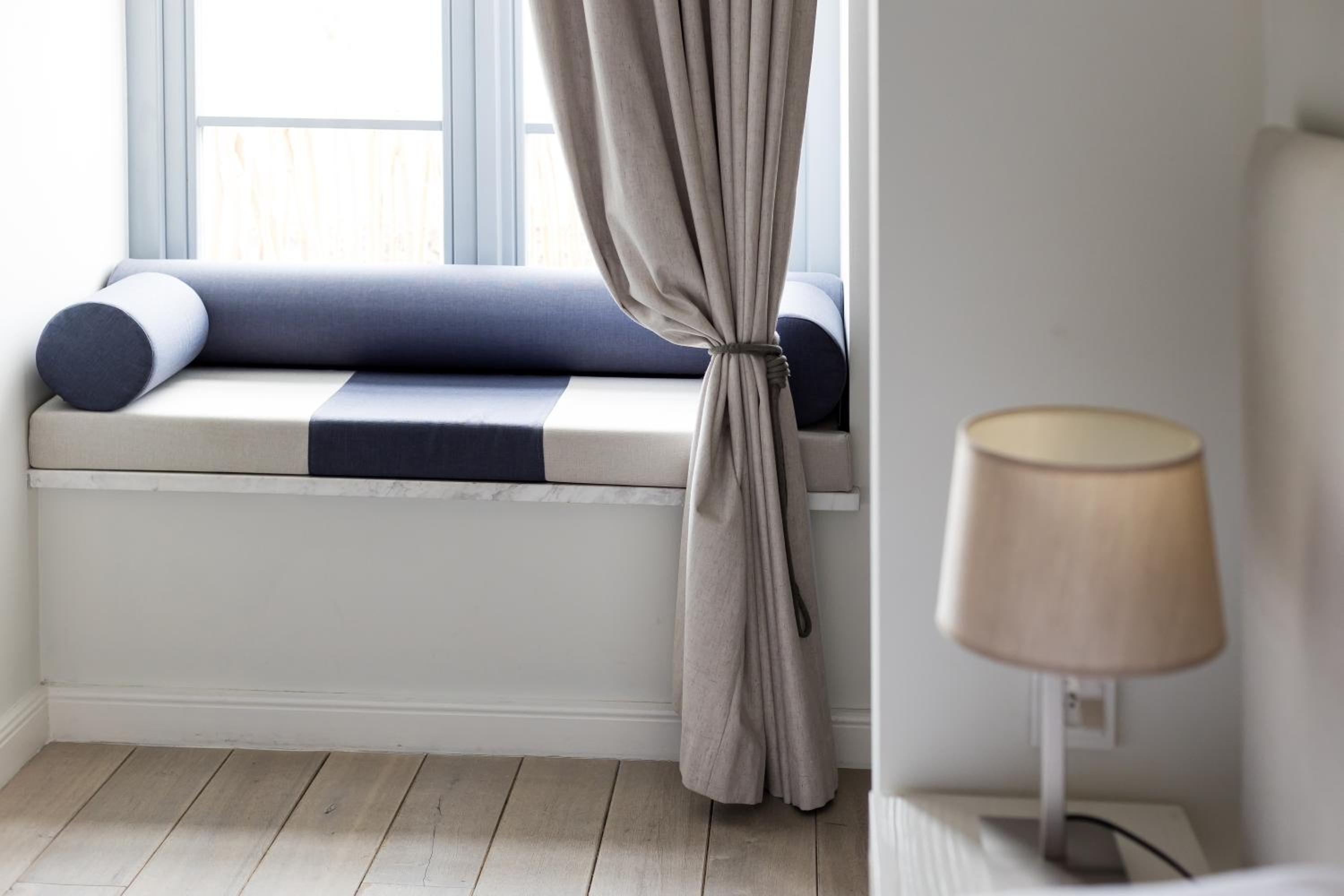Premium Twin Room - Photo 12