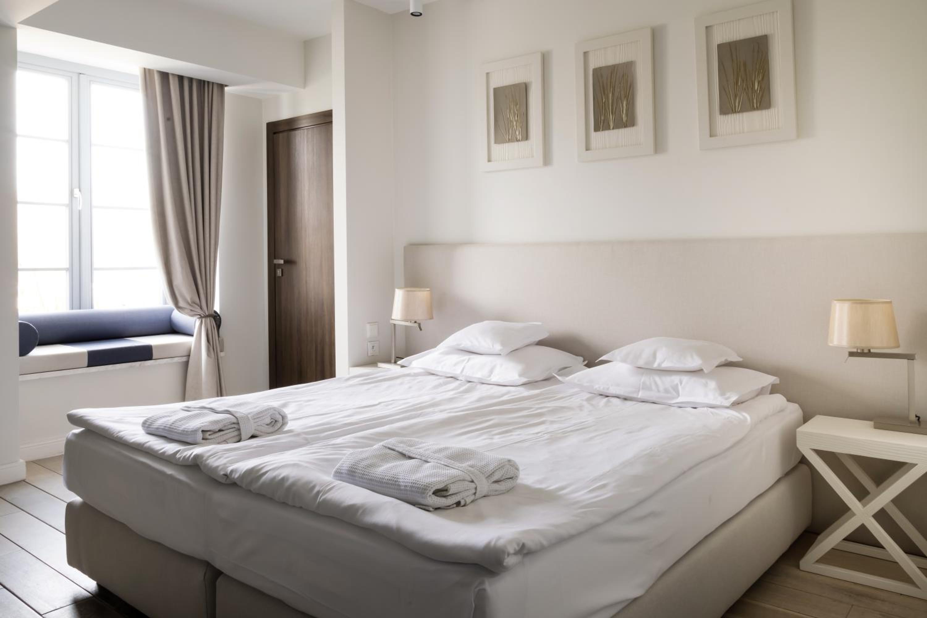 Premium Twin Room - Photo 9