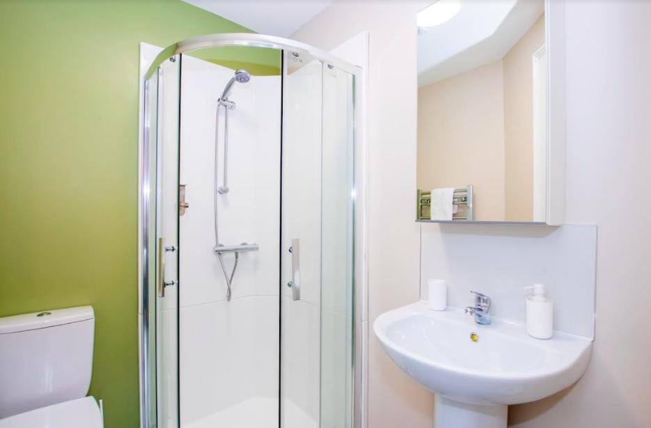 Single Room with Private Bathroom photo 2