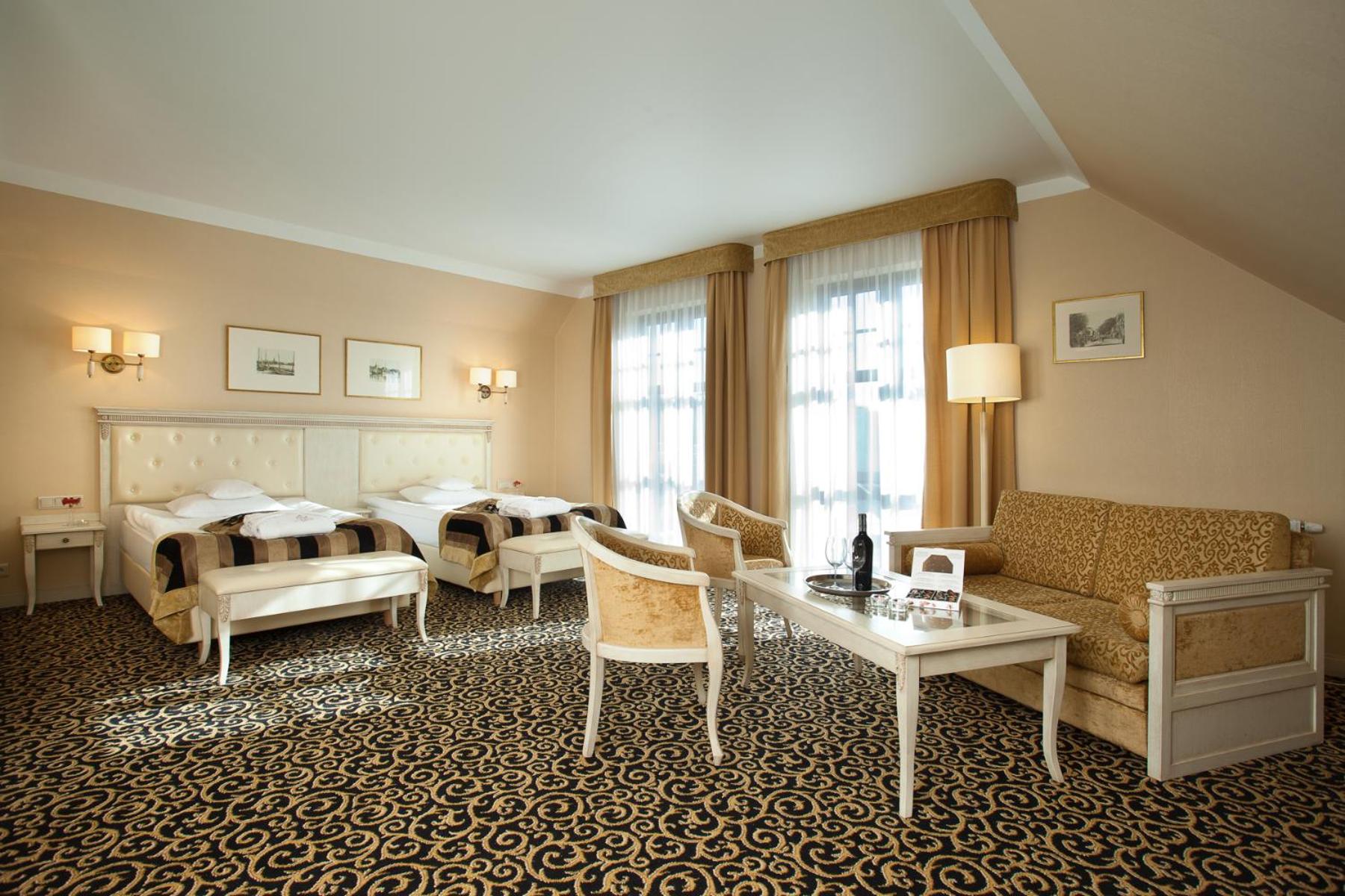 Deluxe Room with sofa (Building A) - Photo 4