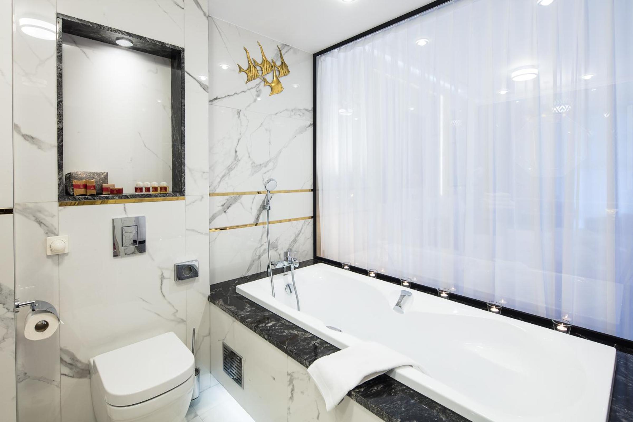 Deluxe Double Room with Bath (Building B) - Photo 4