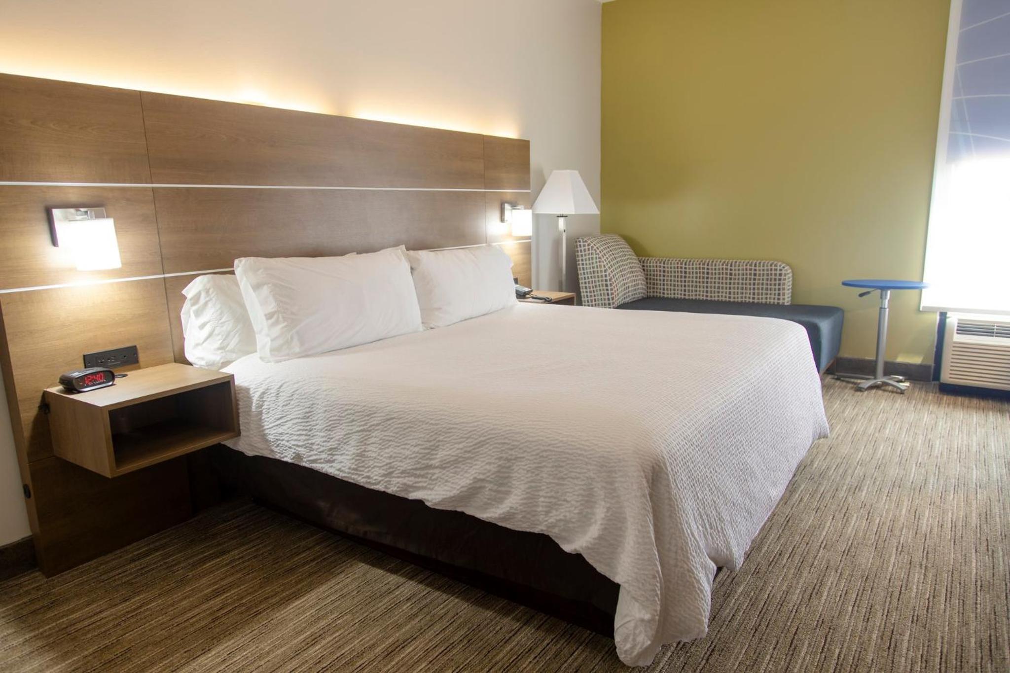 Standard King Room - Photo 2