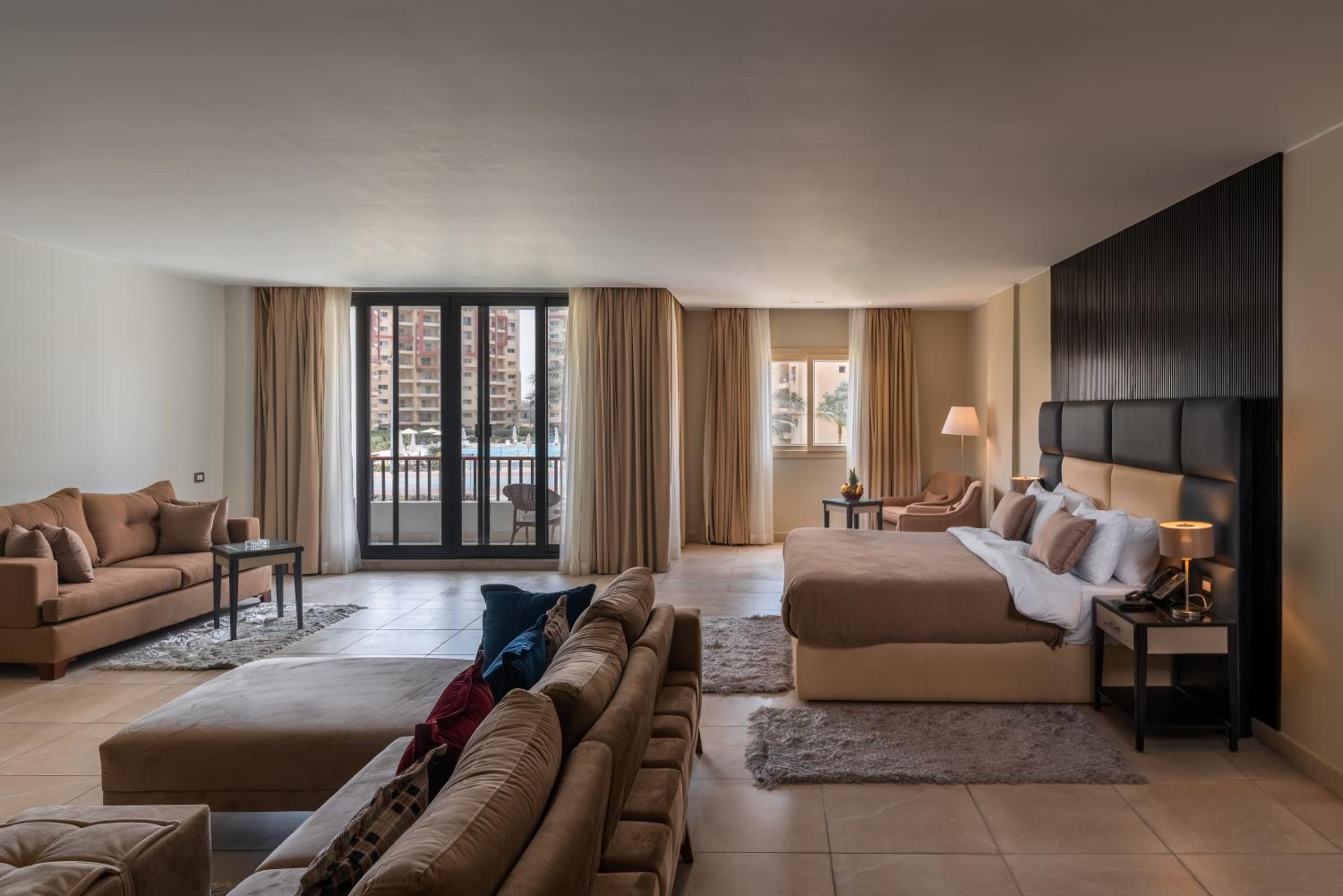 Executive Suite - Photo 4