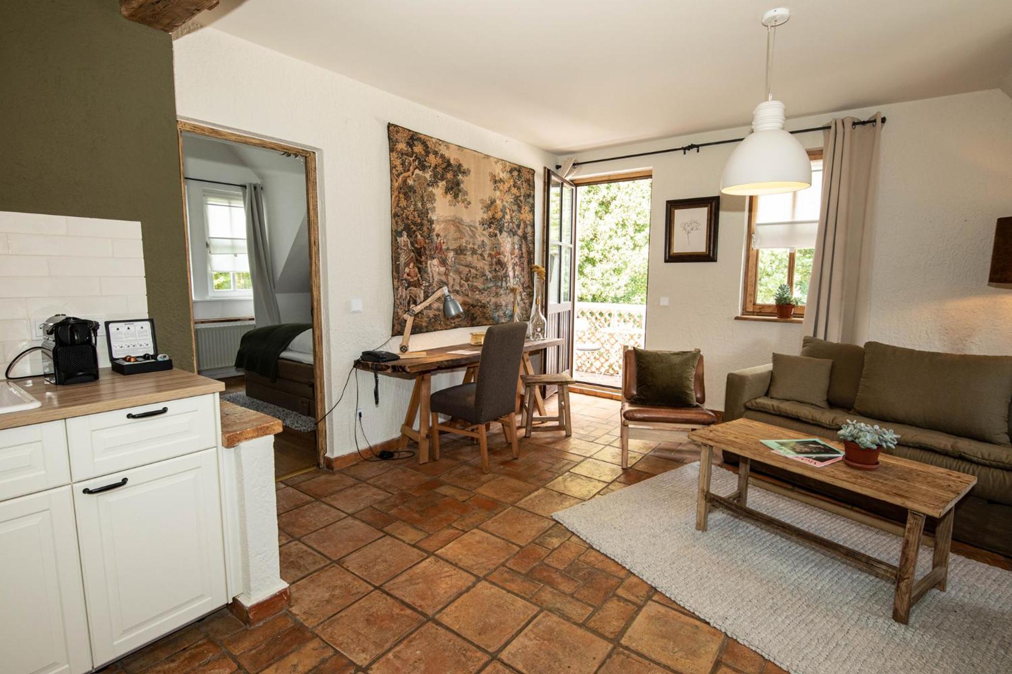 Suite - Photo 3