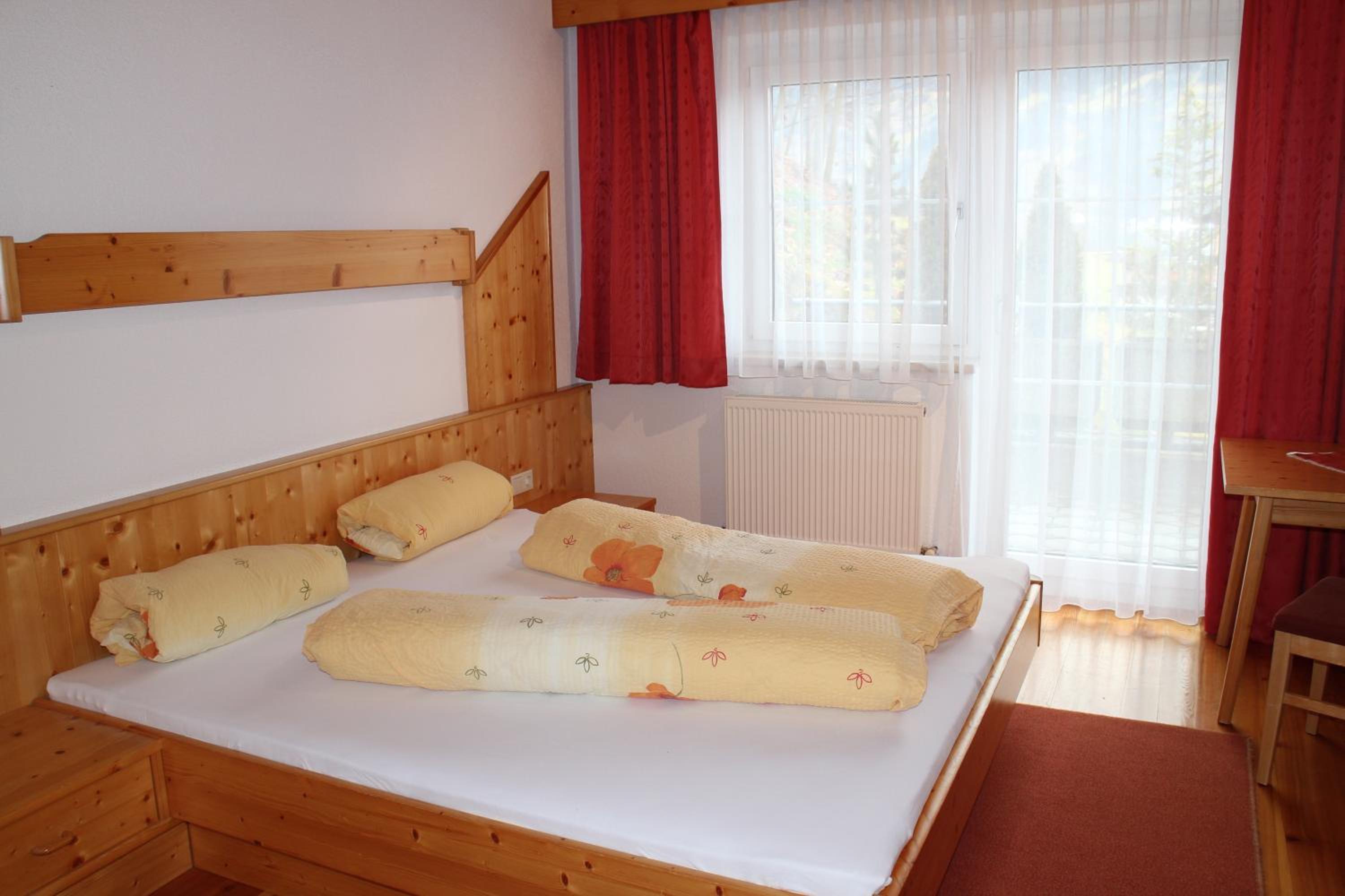 Four Bedroom Apartment with Terrace photo 3