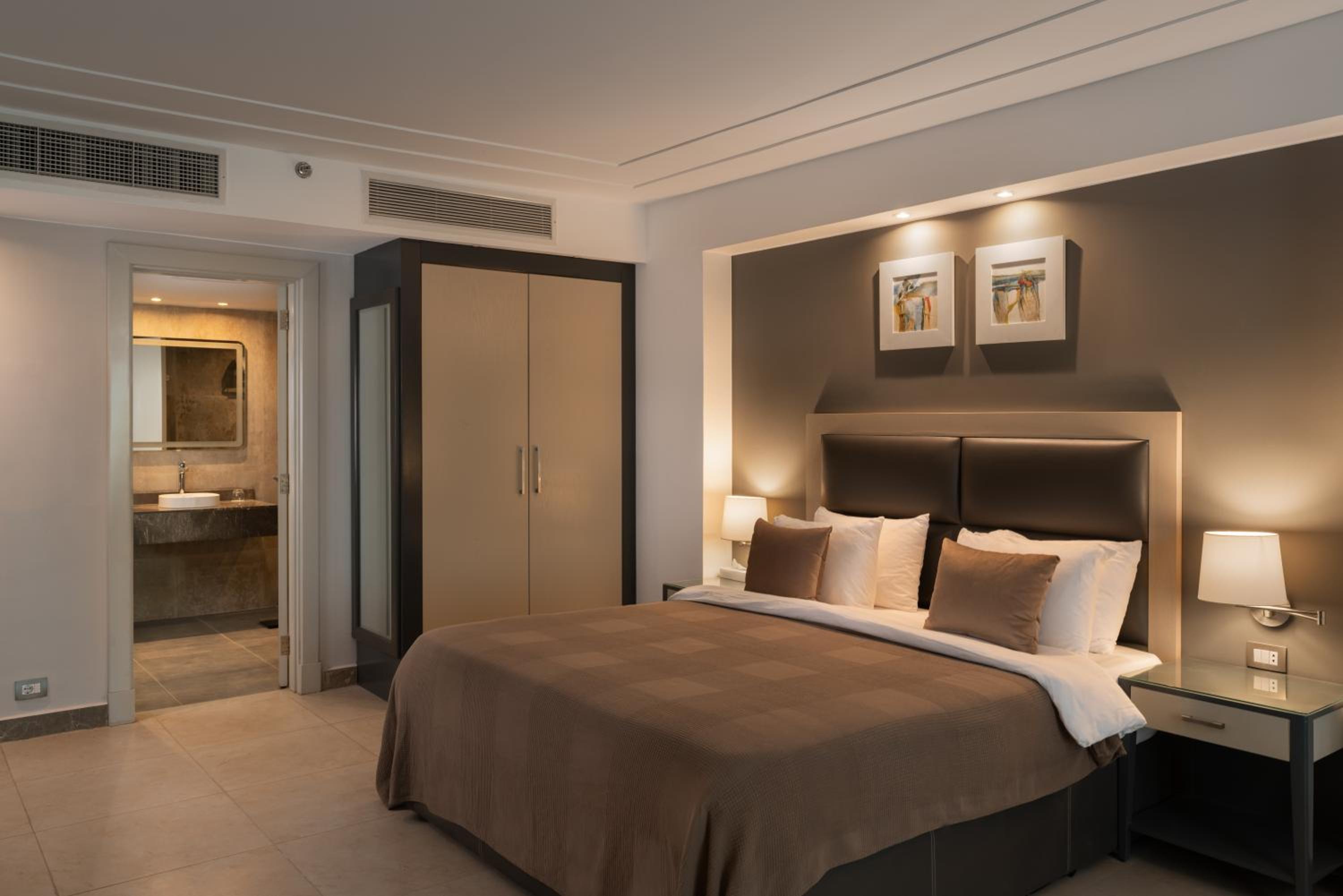 Royal Suite - Photo 1