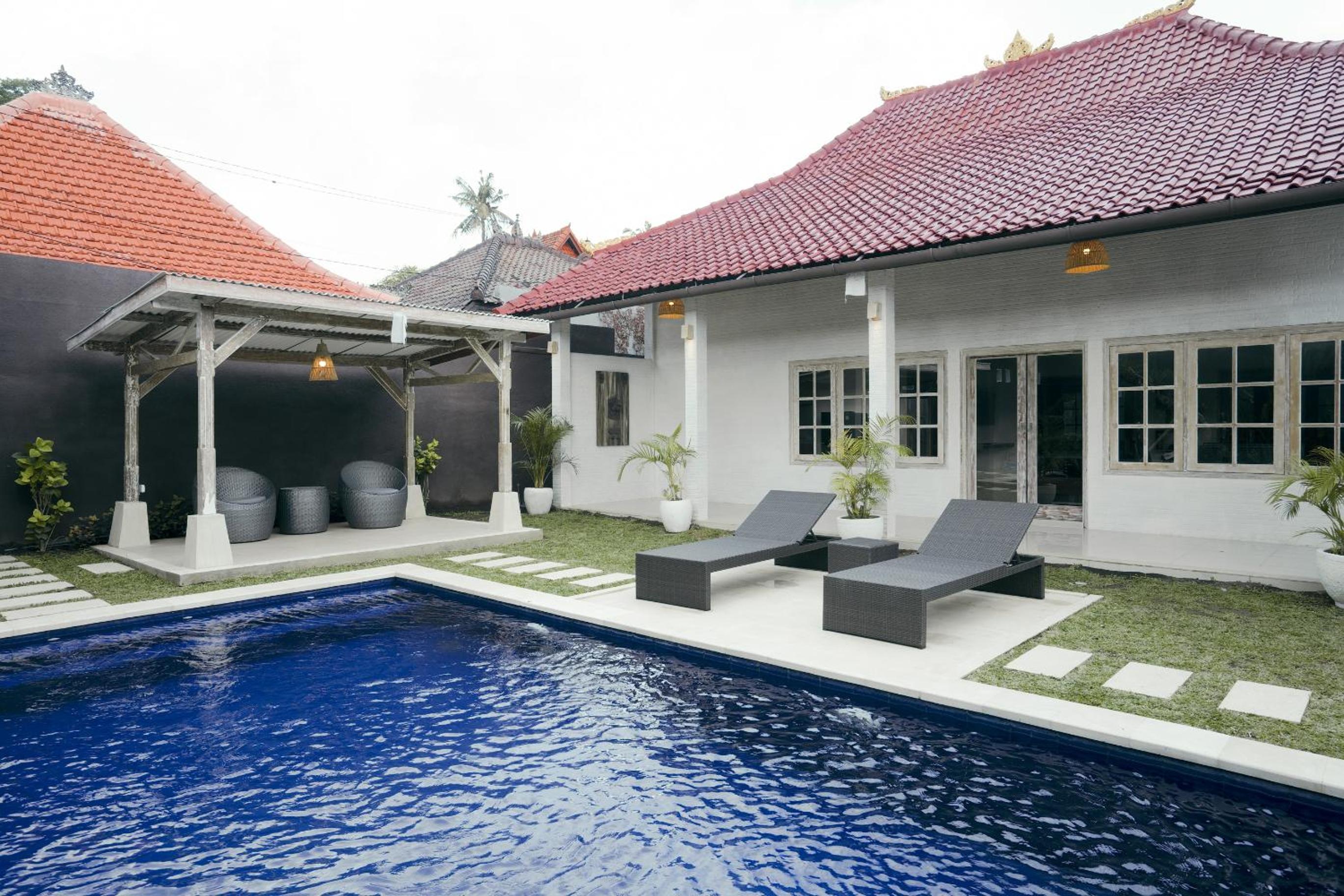 Three-Bedroom Villa - Photo 10