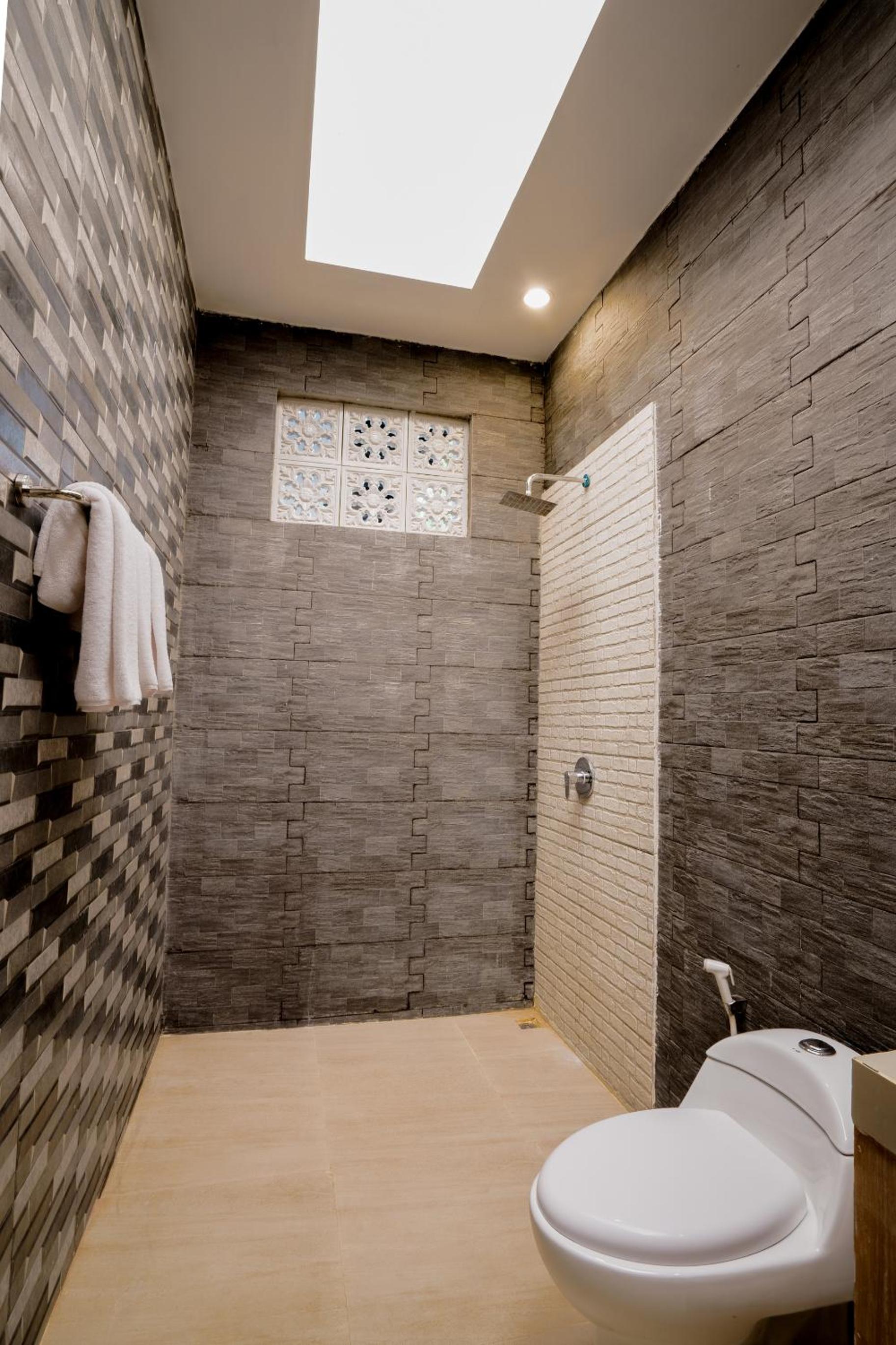 Three-Bedroom Villa - Photo 8