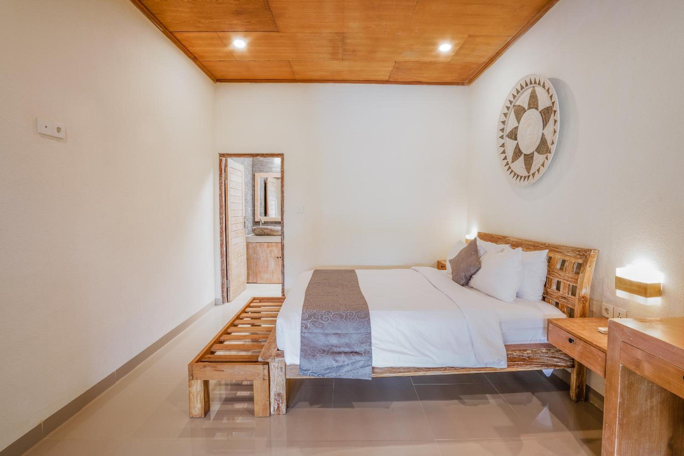 Three-Bedroom Villa - Photo 7
