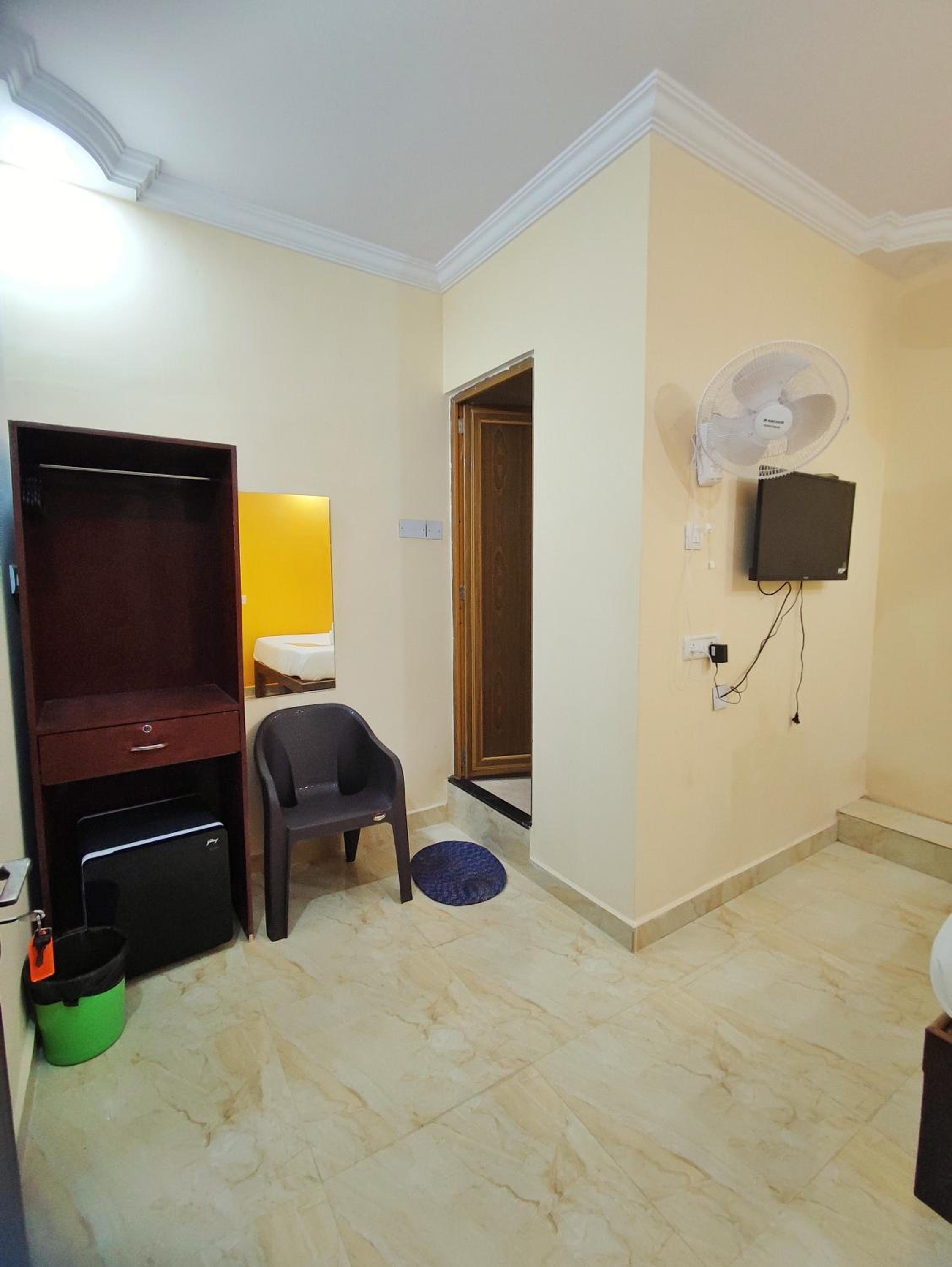 Budget Double Room - Photo 24