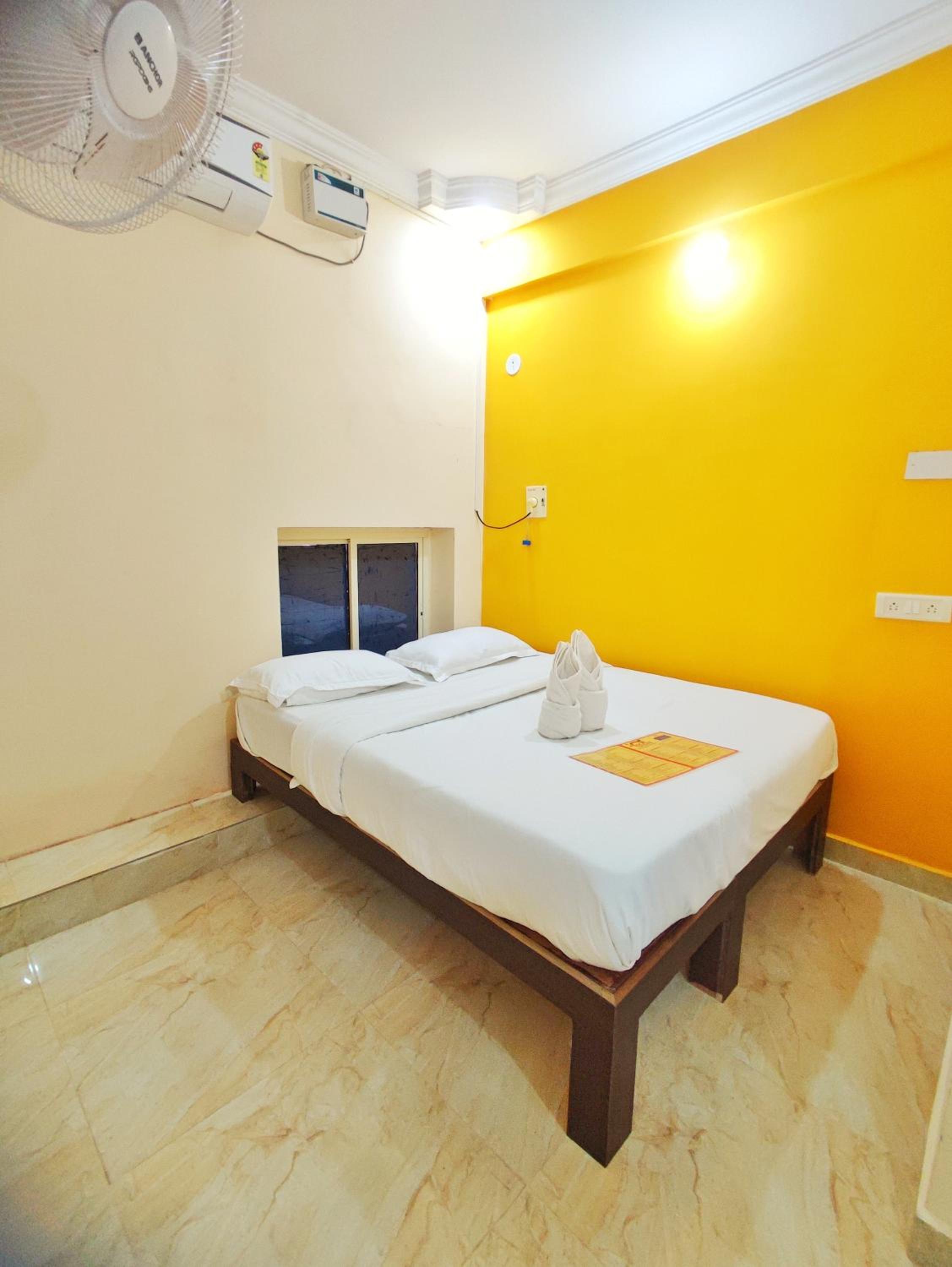 Budget Double Room - Photo 23