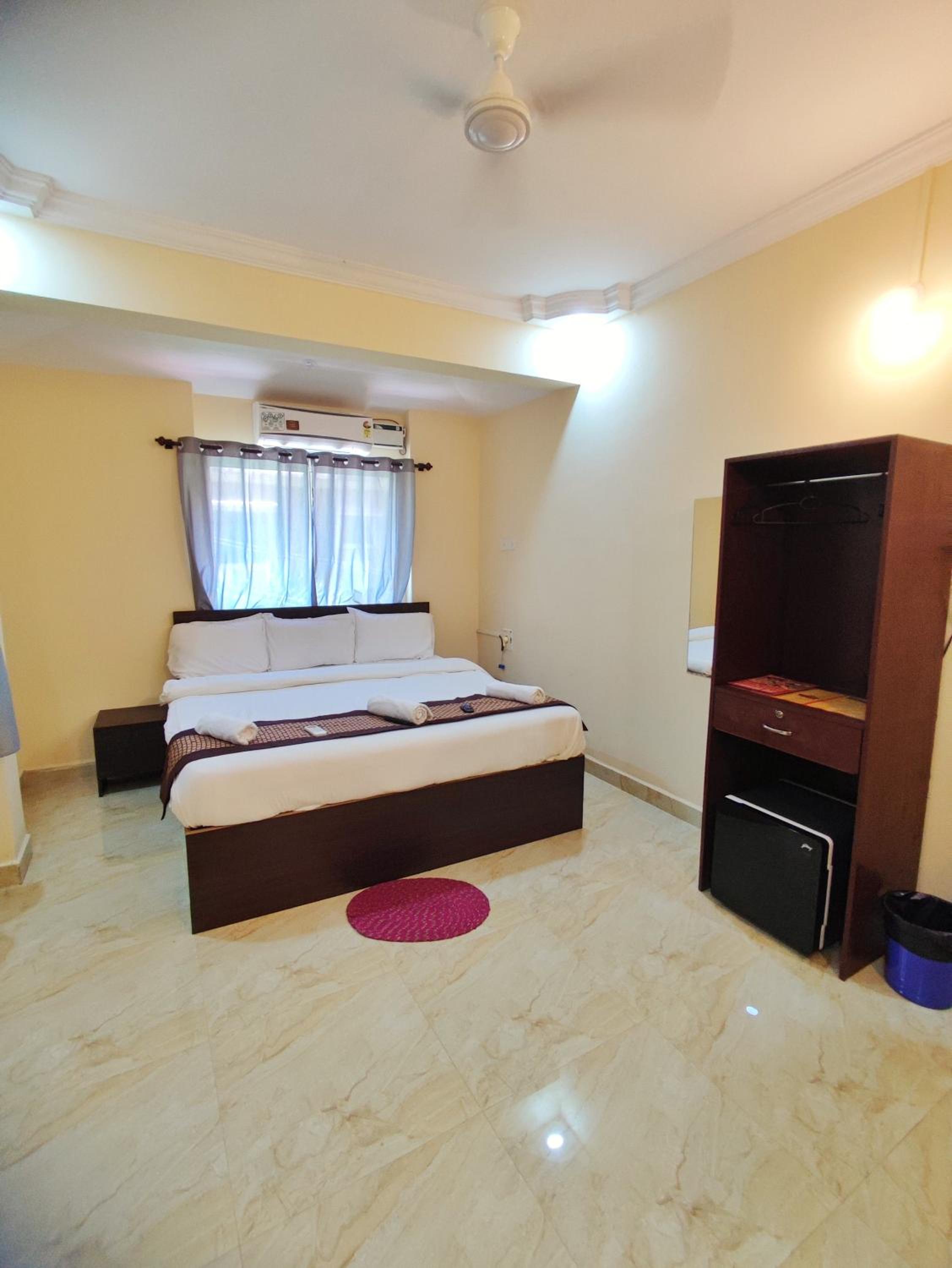 Quadruple Room with Balcony - Photo 29
