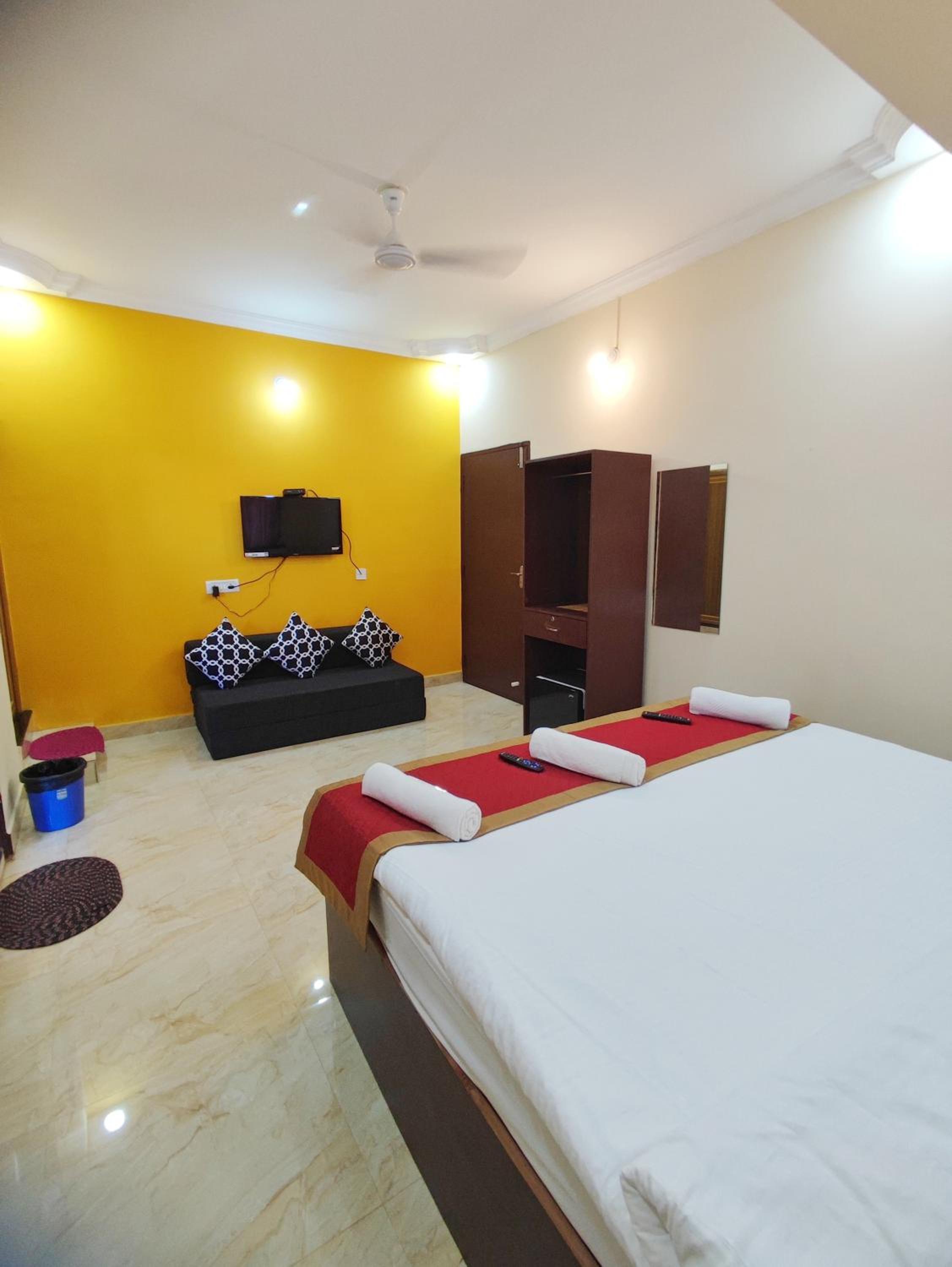 Quadruple Room with Balcony - Photo 1