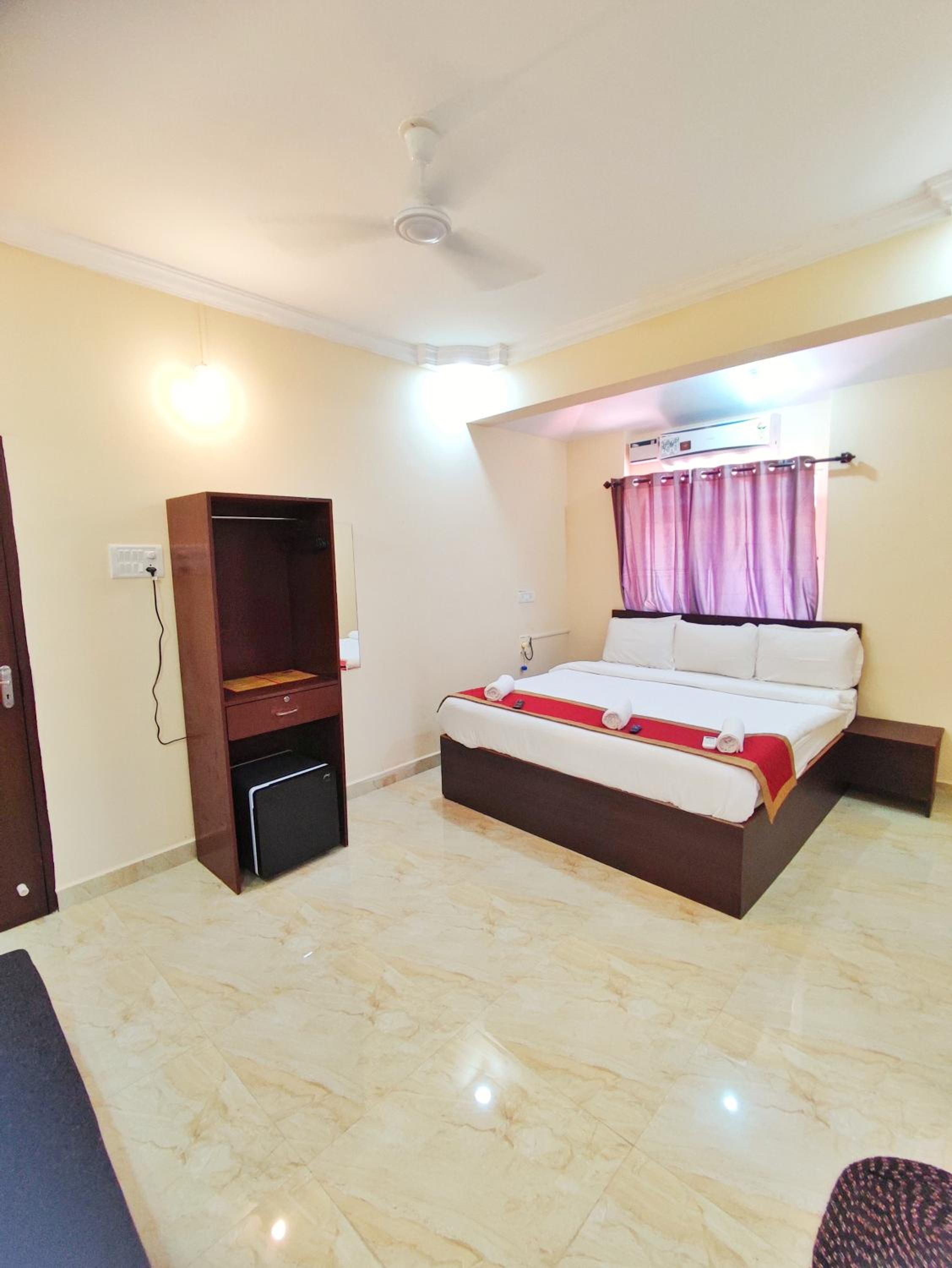 Quadruple Room with Balcony - Photo 36