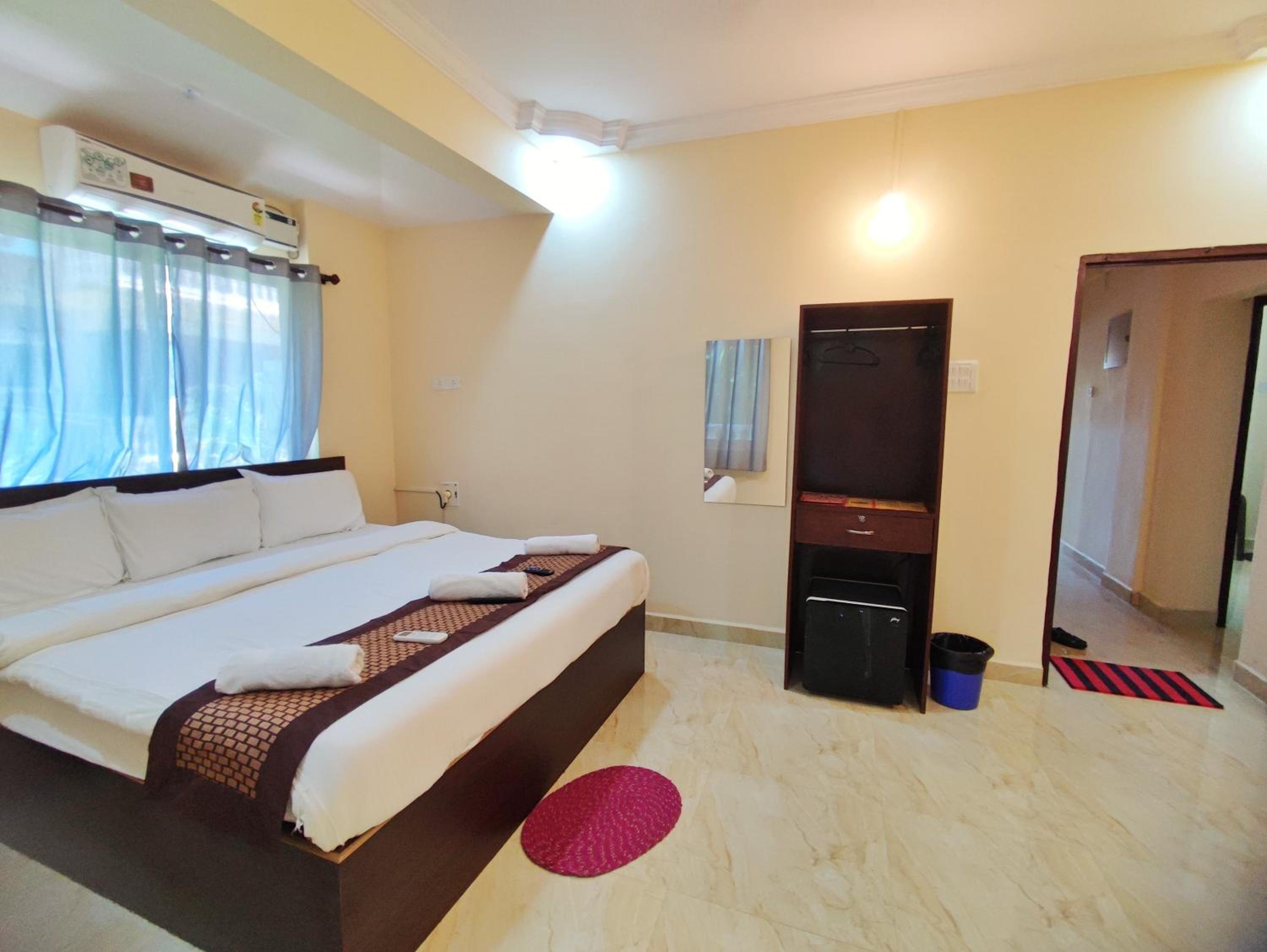 Quadruple Room with Balcony - Photo 37