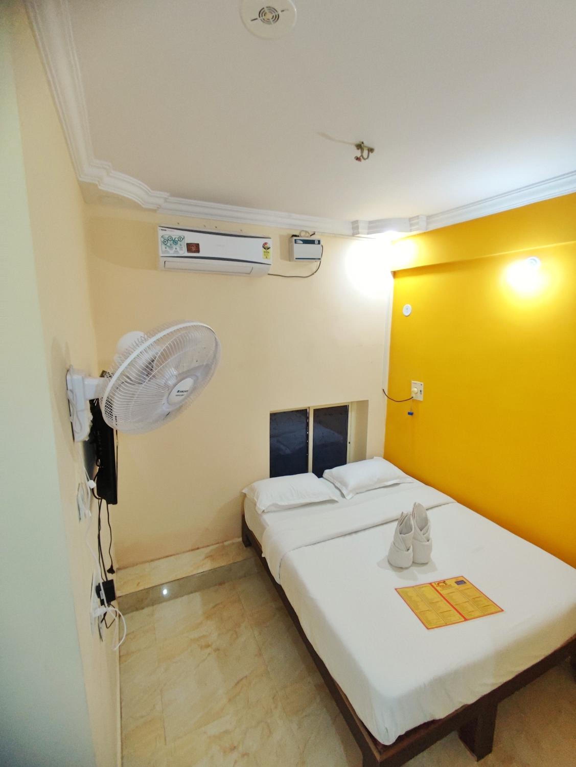 Budget Double Room - Photo 22