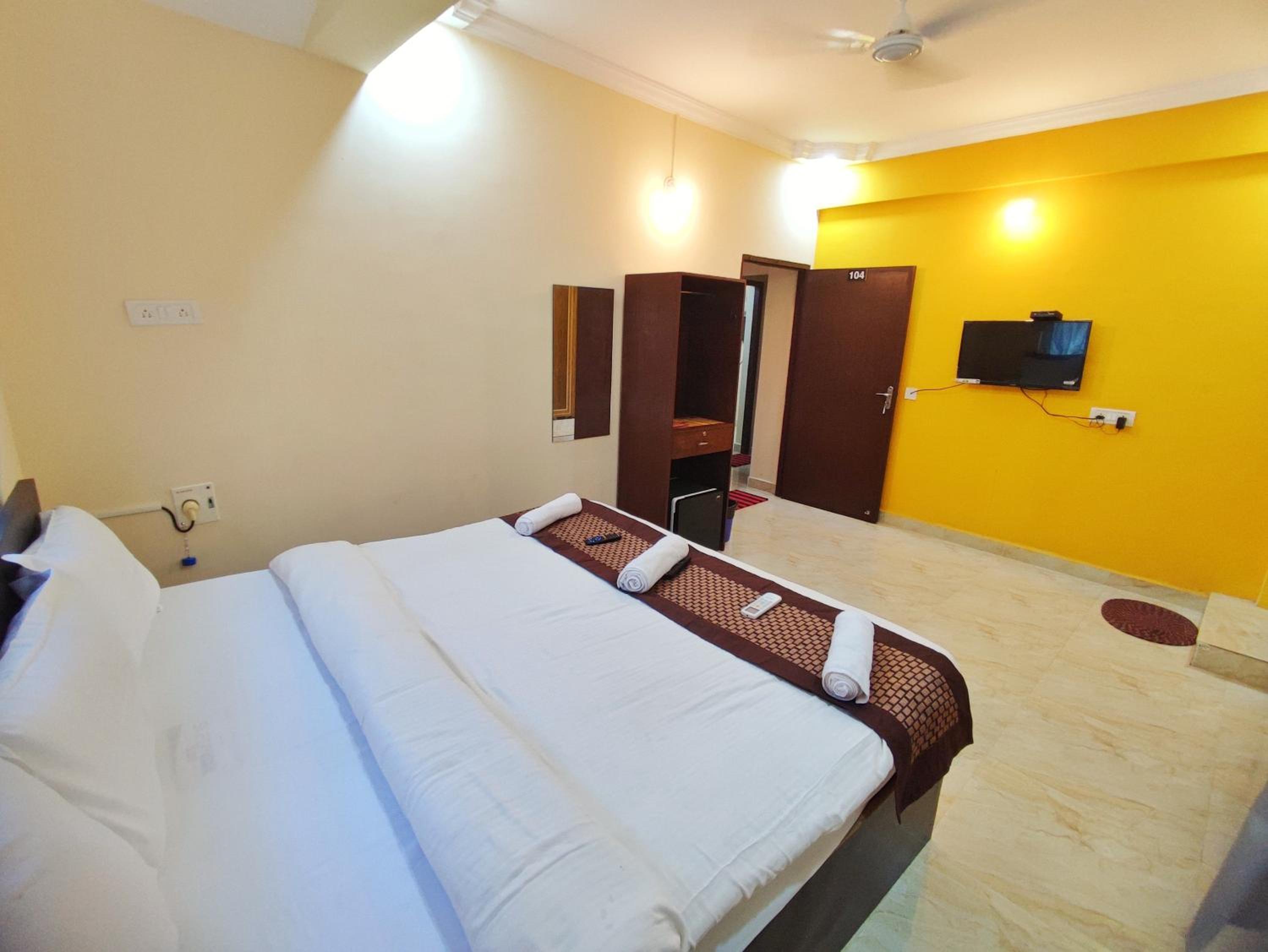 Quadruple Room with Balcony - Photo 38